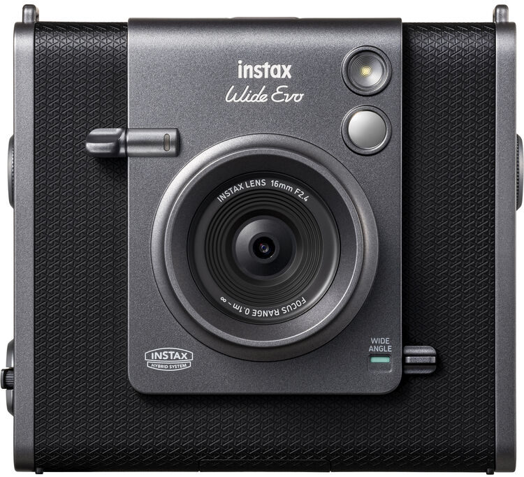 Fekete Instax Wide Evo kamera objektívvel, gombokkal és képet mutató képernyővel.