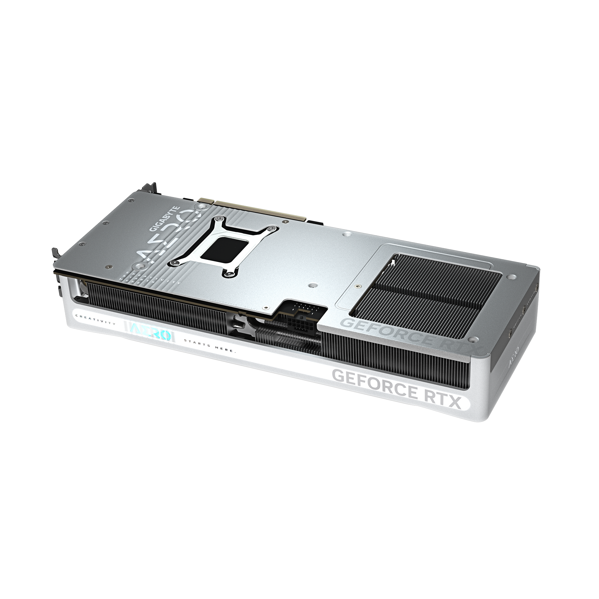 Silberne GPU. Schwarze Lüfter, weiße Verkleidung. "GeForce RTX" und "AERO" sind sichtbar. Schwarzer Hintergrund.
