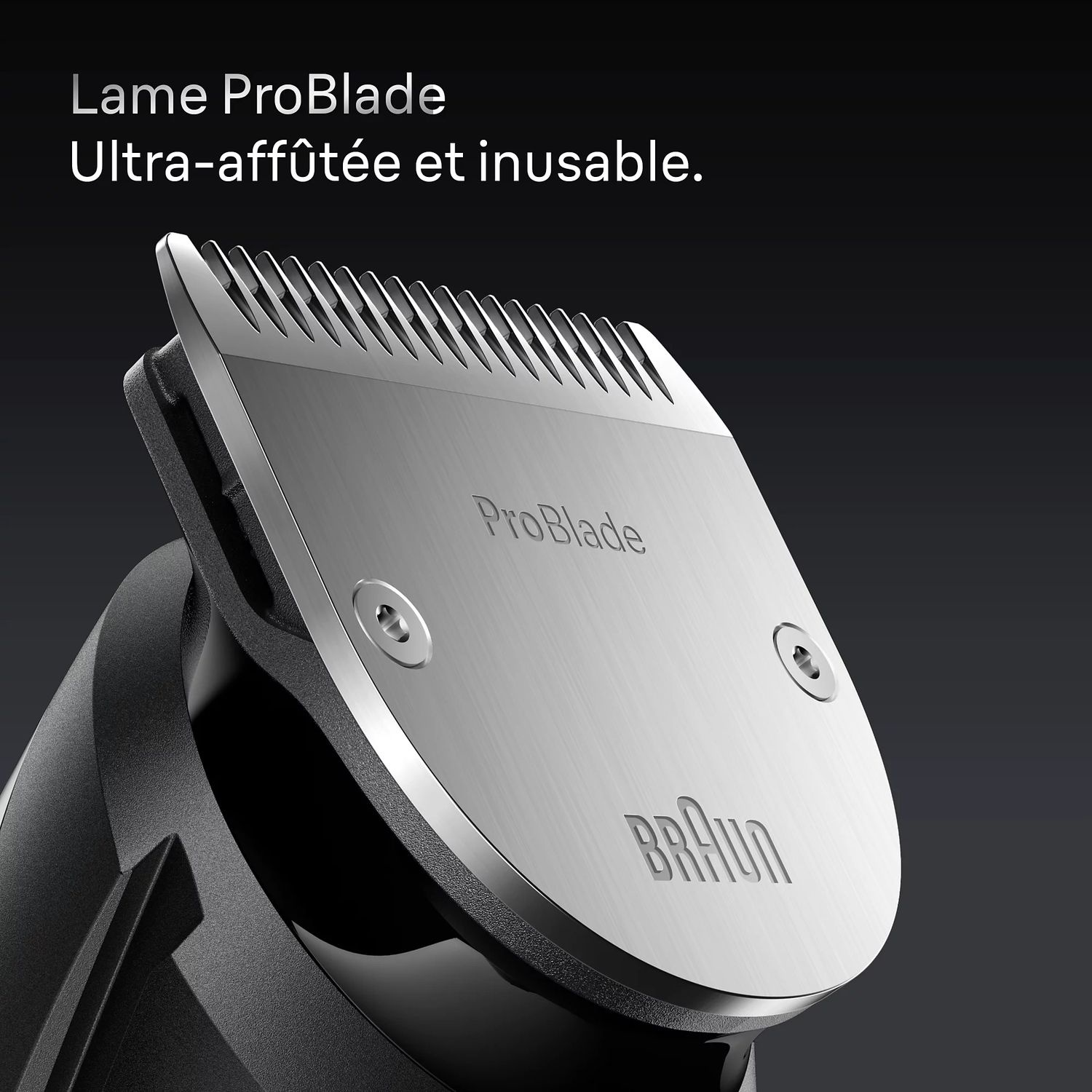 Gros plan d'une tête de tondeuse Braun ProBlade argentée.