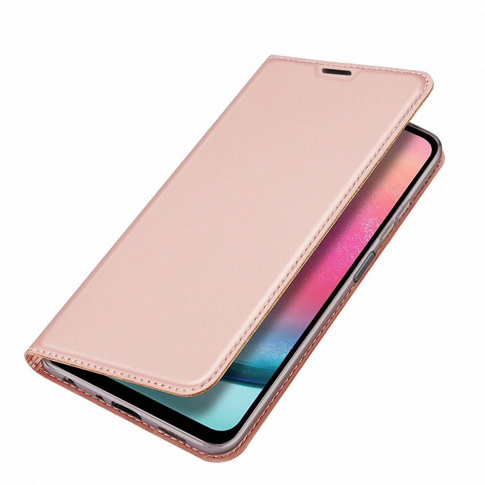 Rózsaszín telefontok, nyitva, egy telefont mutatva, fehér háttéren.