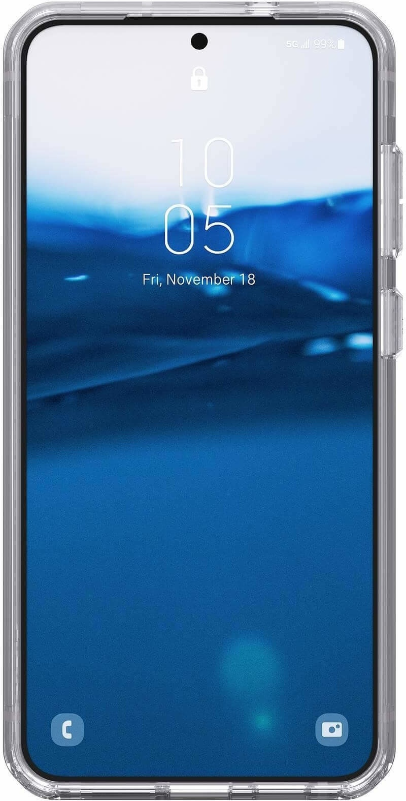 Un téléphone avec un étui transparent affiche un écran de verrouillage bleuté avec la date et l'heure.