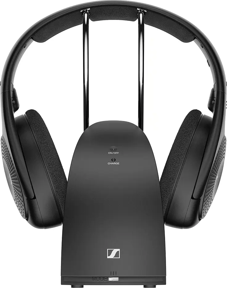Casque Sennheiser noir avec une base de chargement, vu de face, sur fond blanc.