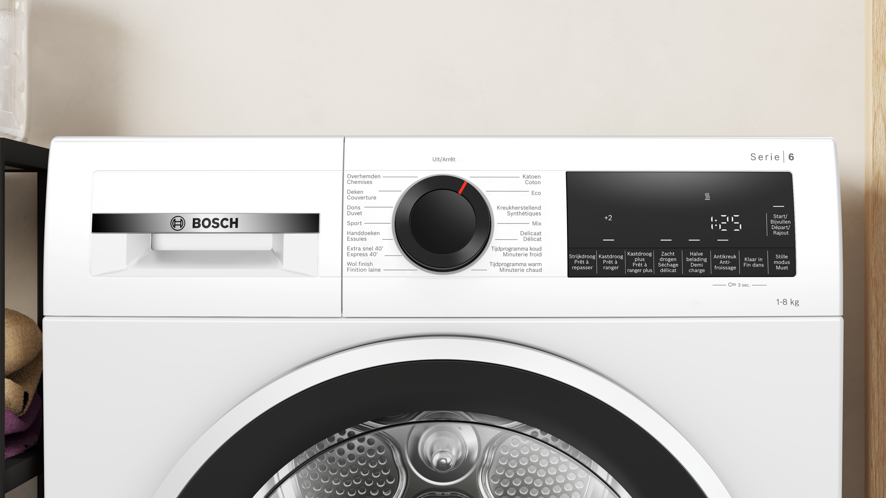 Close-up van het bedieningspaneel van een witte wasmachine.