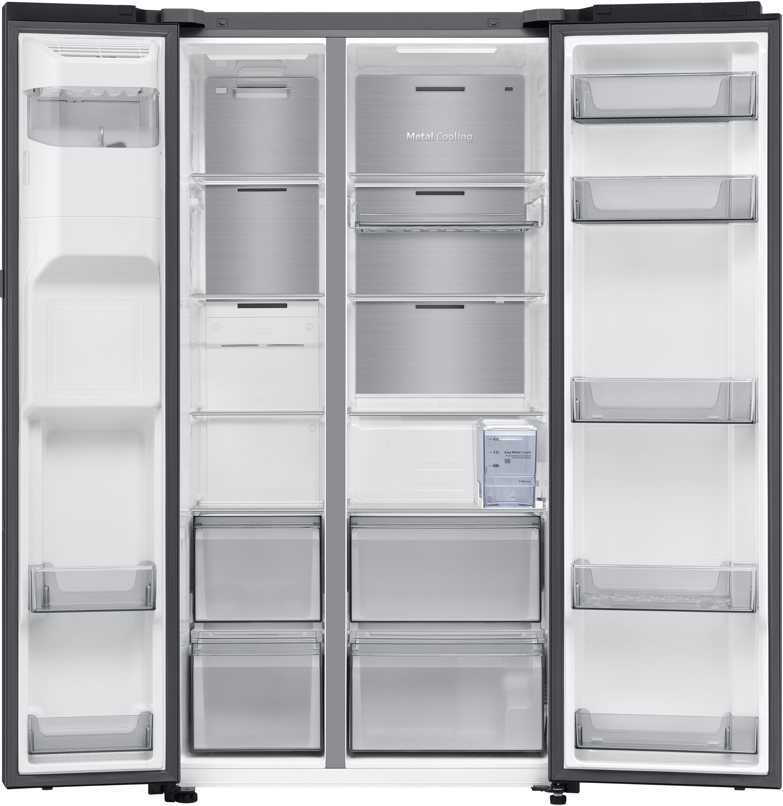 Ein geöffneter Kühlschrank, der seinen Innenraum zeigt. Er hat mehrere Regale, Schubladen und Metallkühlplatten.