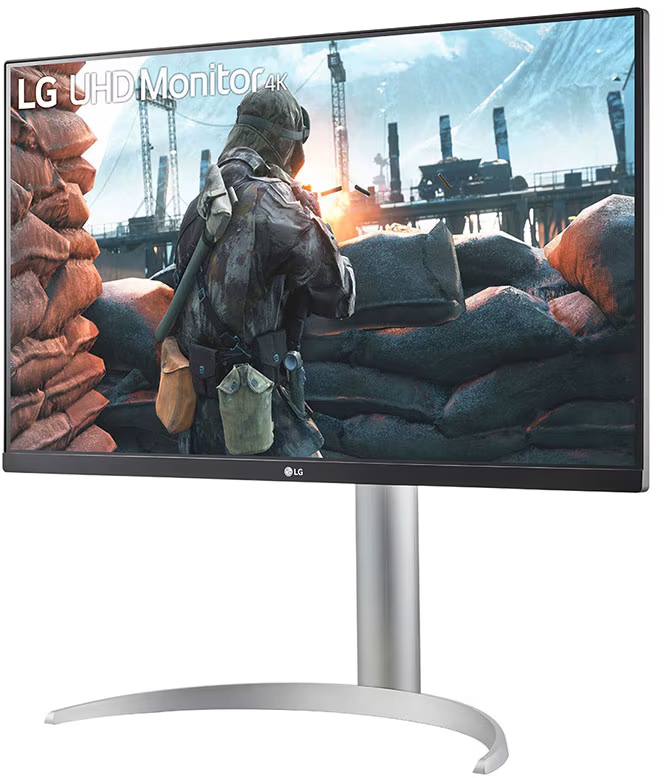 LG UHD monitor, játékjelenettel.