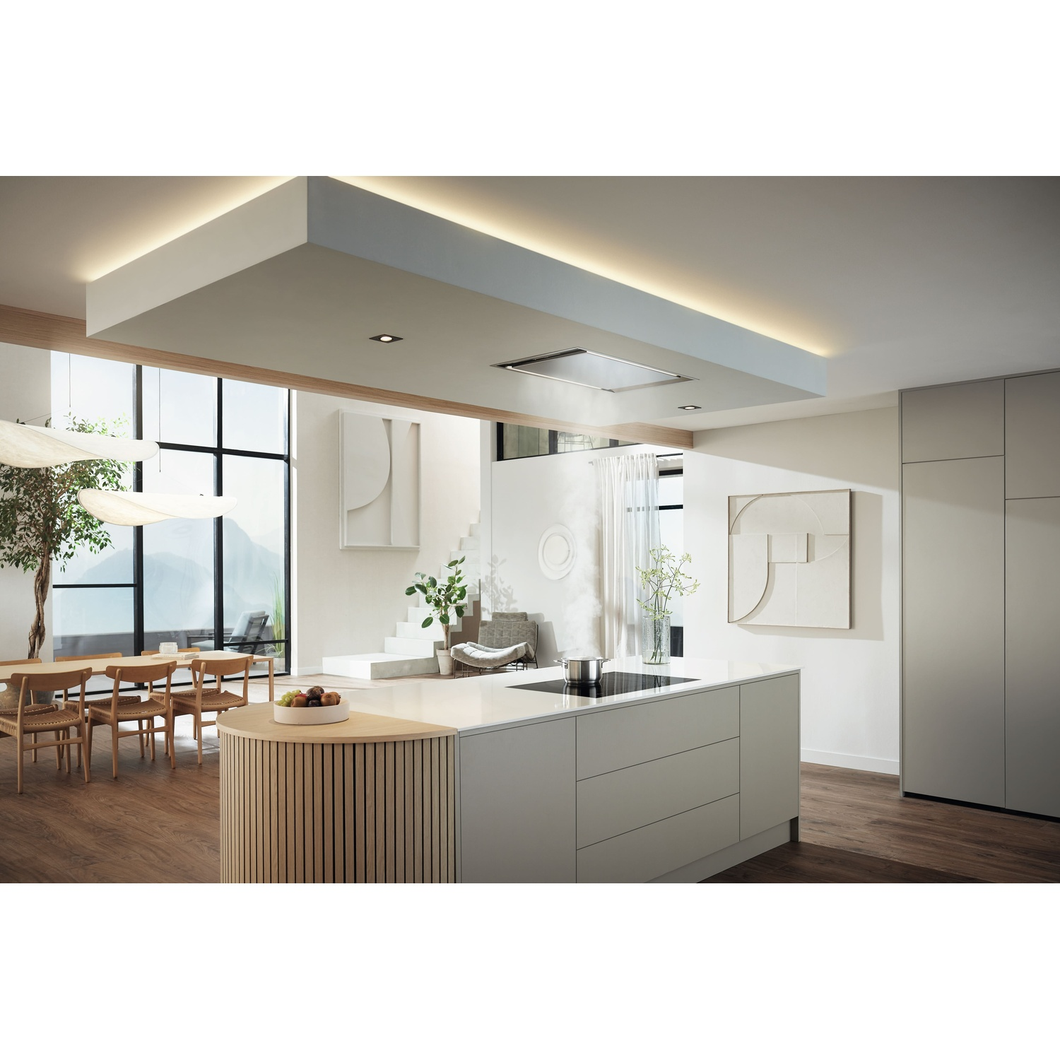 Een moderne witte keuken met een kookeiland en een afzuigkap.