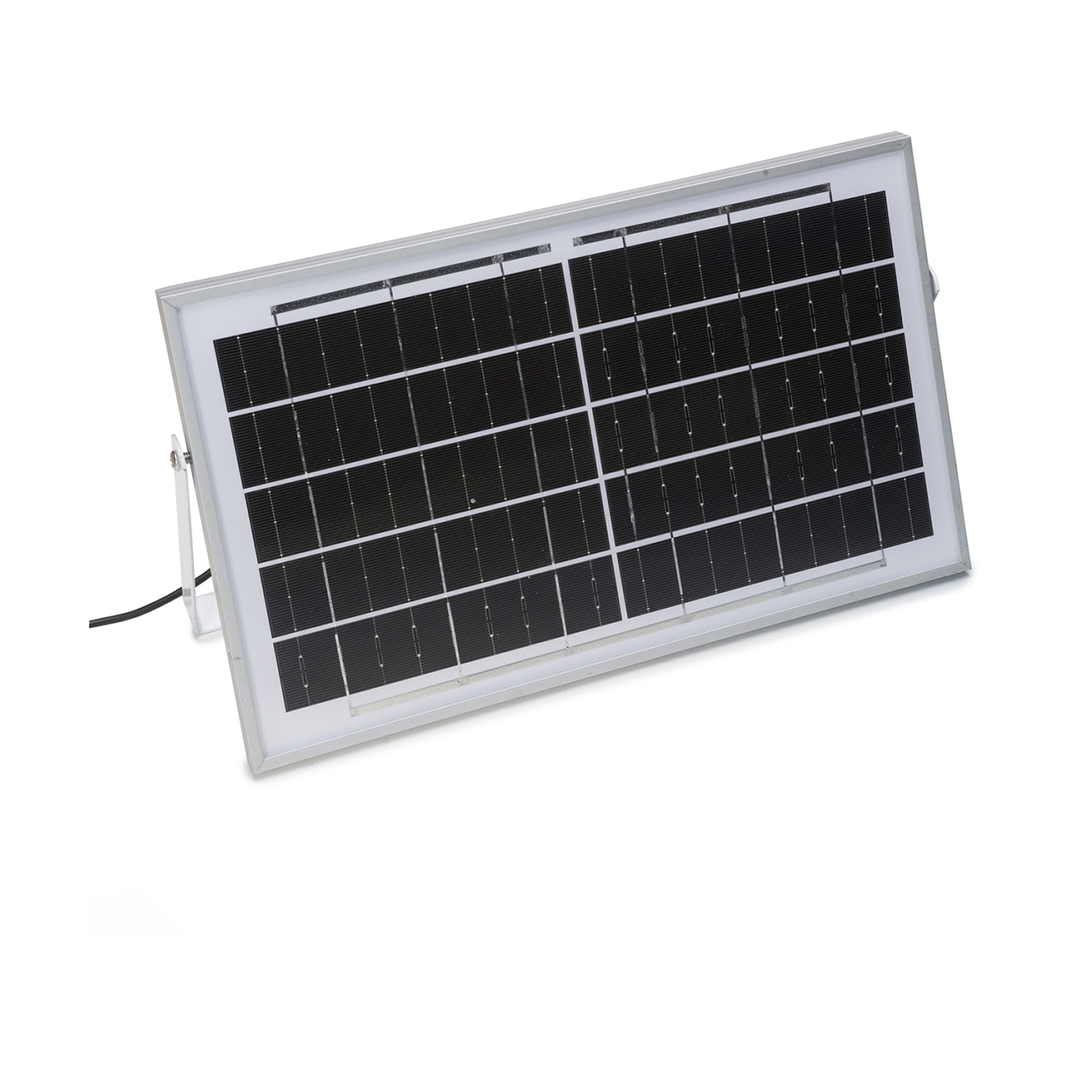 Un pannello solare rettangolare su sfondo bianco, con una cornice argentata.