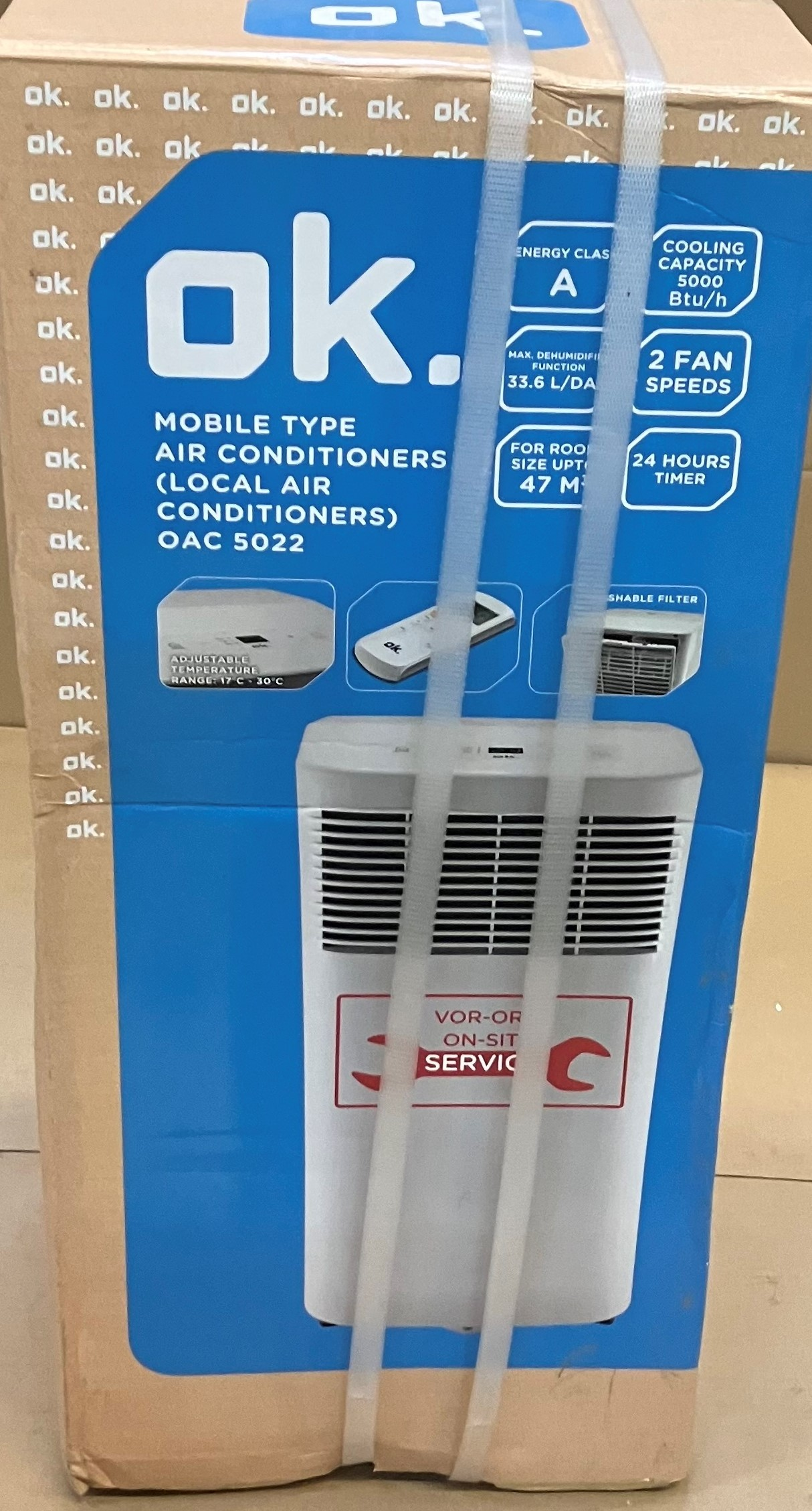 Pudełko klimatyzatora. Ma niebieskie tło i biały tekst ze zdjęciem.