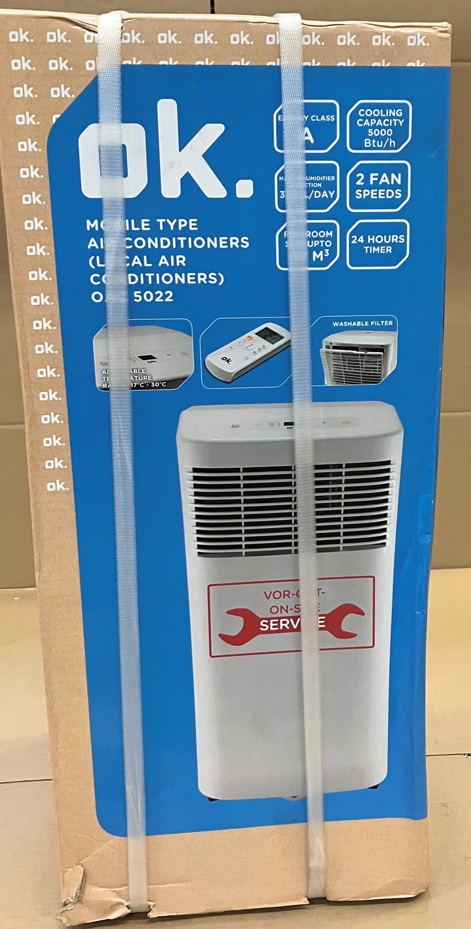 Biało-niebieskie pudełko klimatyzatora przenośnego z różnymi funkcjami.