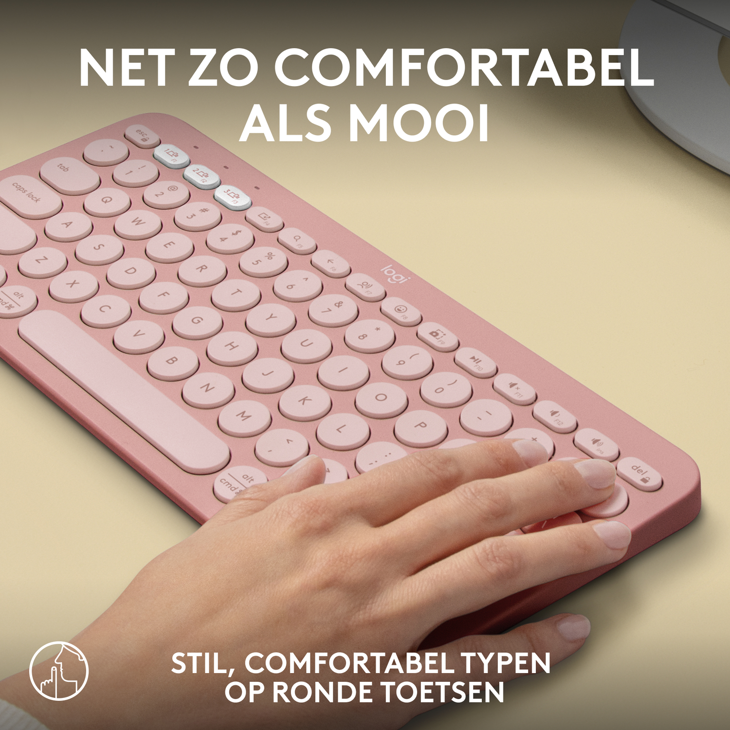 Een roze toetsenbord met een hand die erop typt.