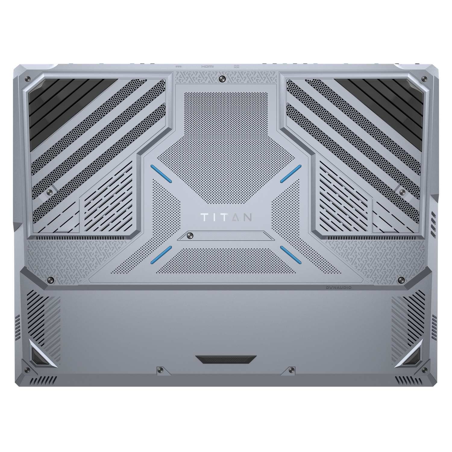 Ordinateur portable, vue de dessous. Couleur argent, aérations, marque 'TITAN'. Logo et design Dynaudio.
