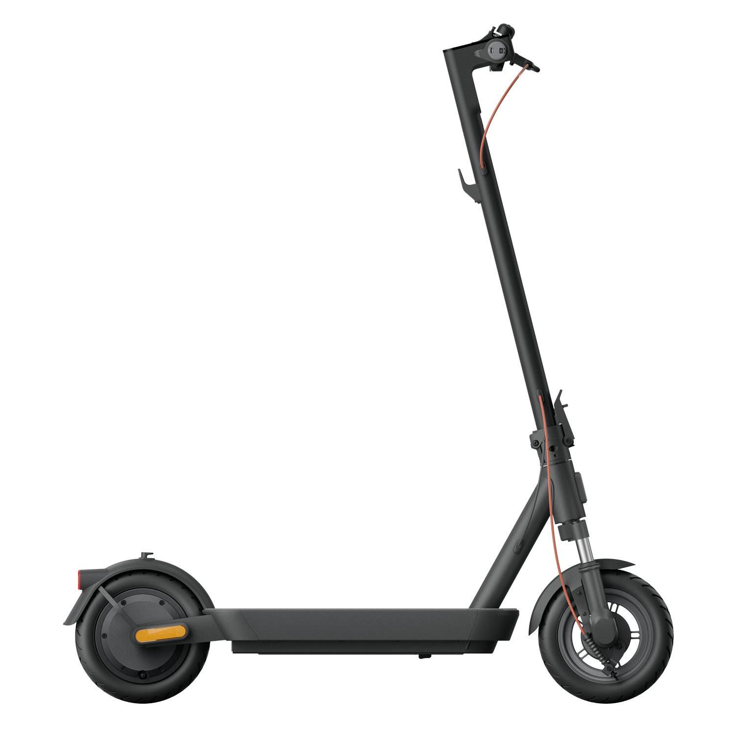 Scooter eléctrico negro sobre fondo negro, con cable naranja.