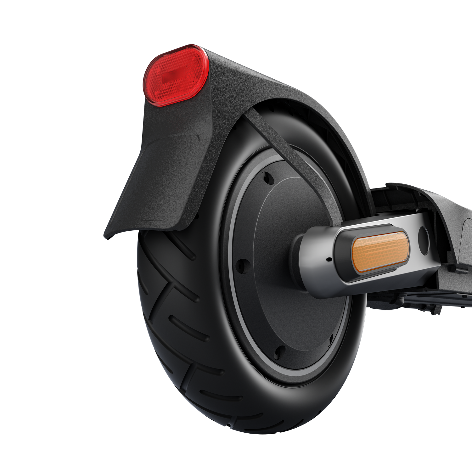 Primer plano de una rueda de patinete eléctrico negro con un reflector rojo.