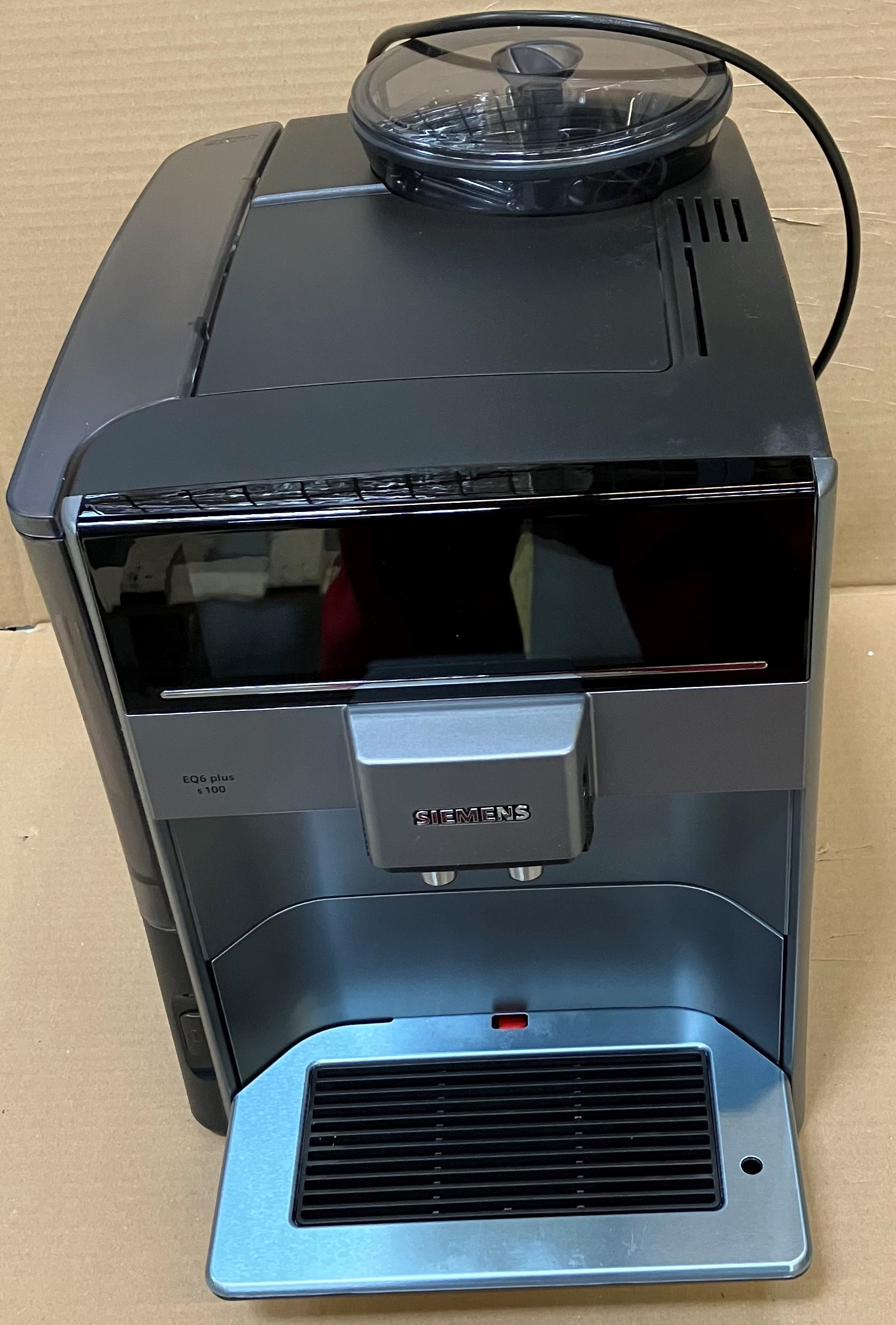 OUTLET  Ekspres ciśnieniowy SIEMENS TE651209RW EQ.6 plus s100 Szaro-czarny