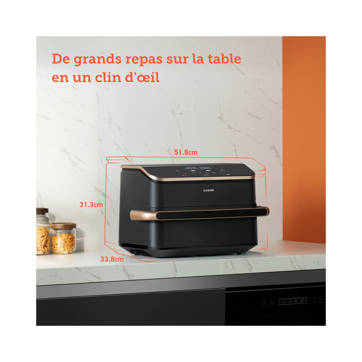 Friteuse à air noire avec des accents dorés sur un comptoir. Le texte dit : 'De grands repas sur la table en un clin d'œil'.