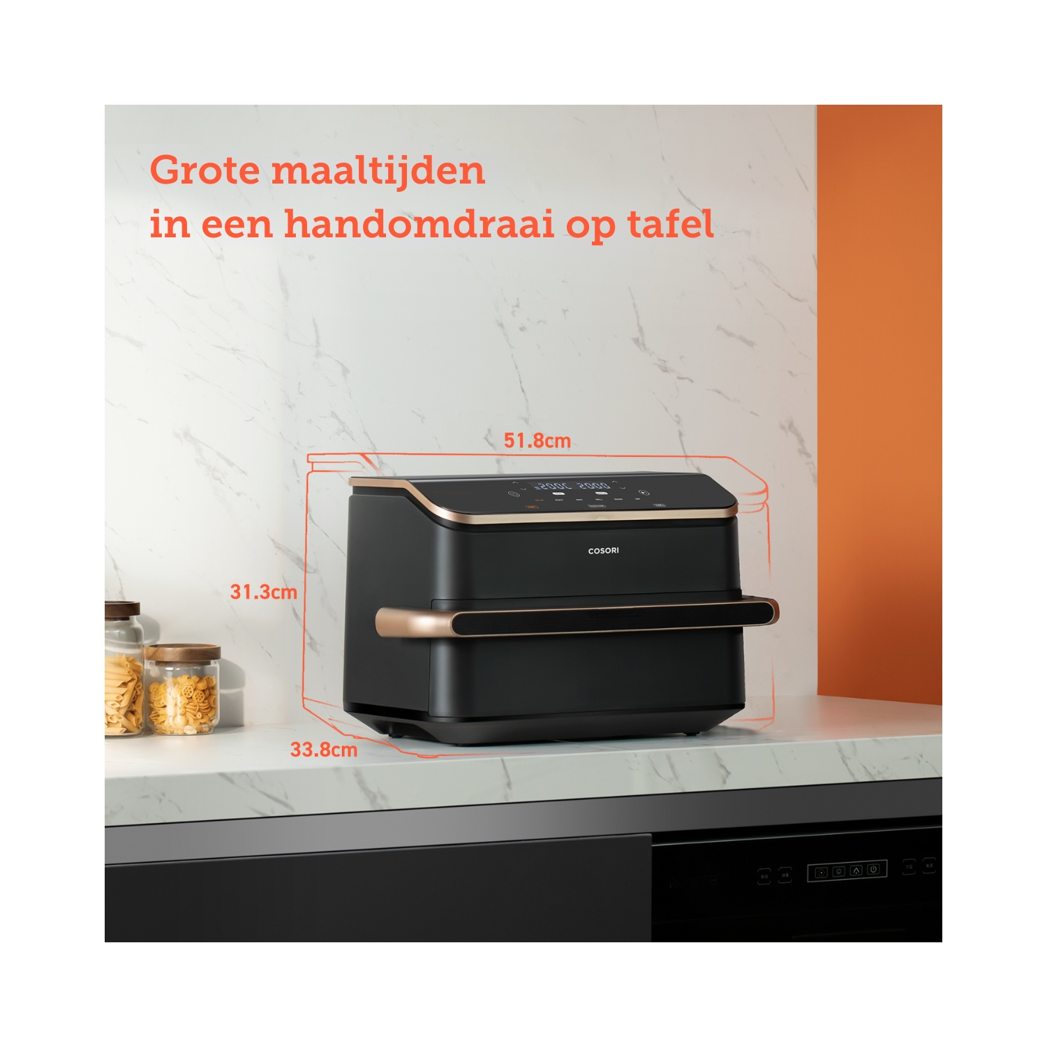 Zwarte airfryer op wit oppervlak. Afmetingen worden weergegeven.