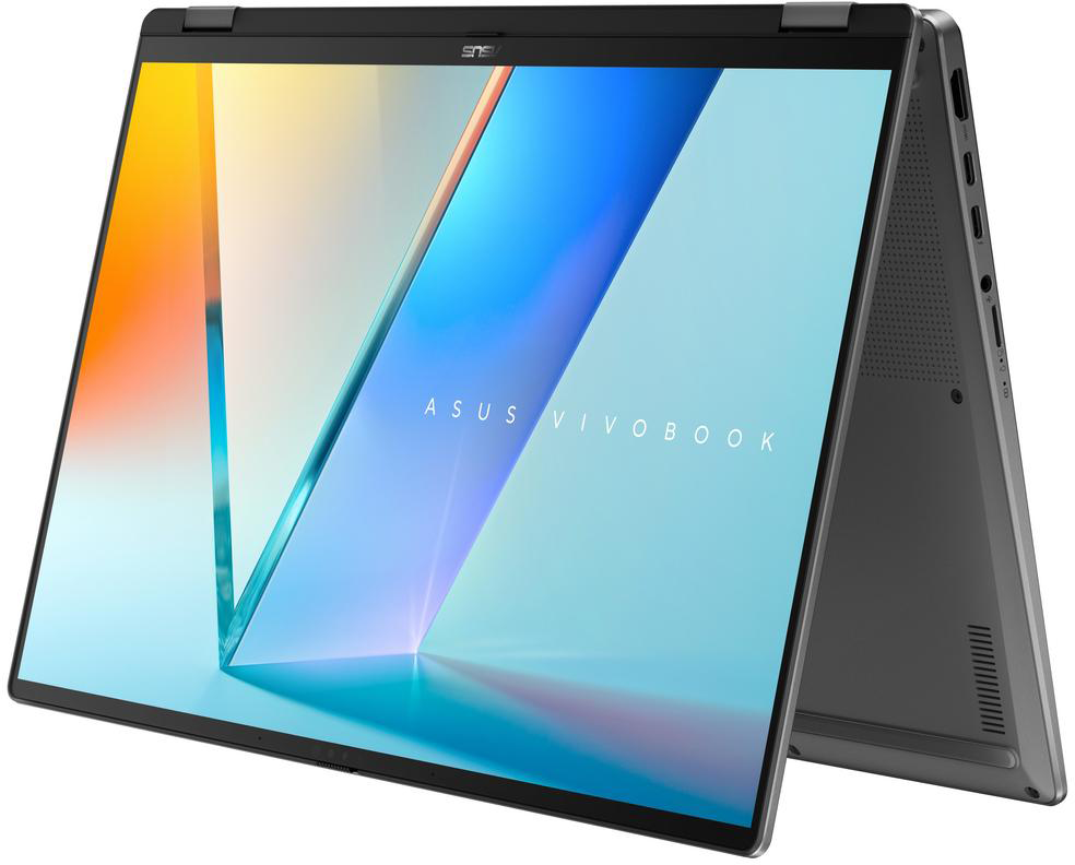 Egy laptop számítógép nyitva, szögből, a képernyőt mutatva.