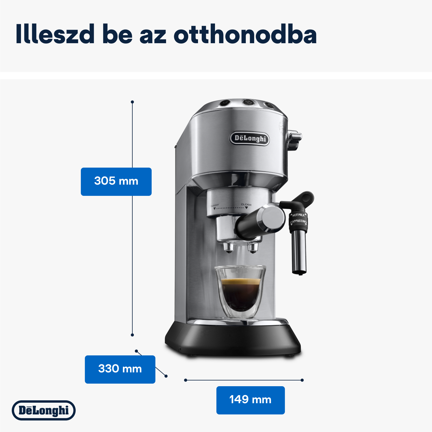Ezüst DeLonghi eszpresszó gép egy üvegpohár kávéval. A méretek kék dobozokban jelennek meg.
