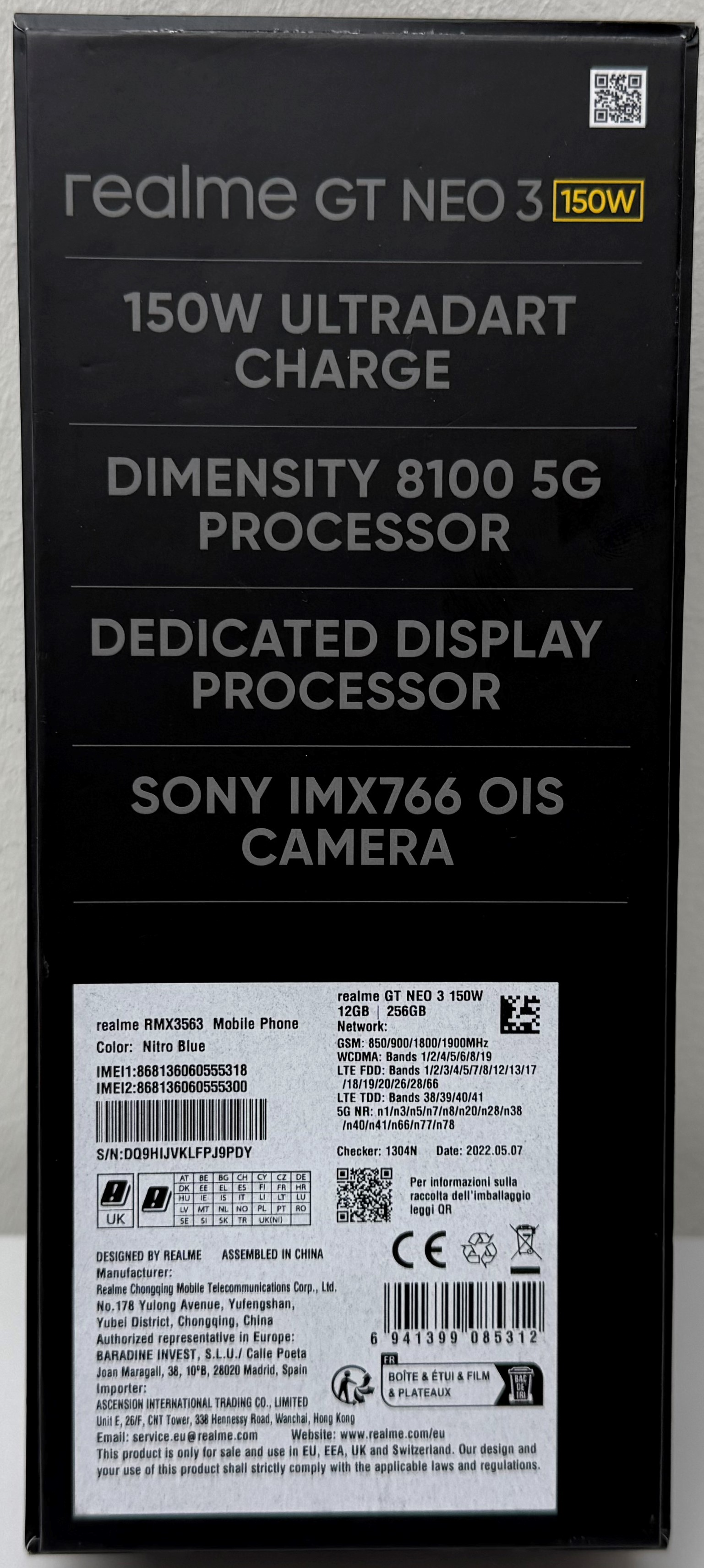 Pudełko Realme GT Neo 3 150W z tekstem, w tym '150W ULTRADART CHARGE'.