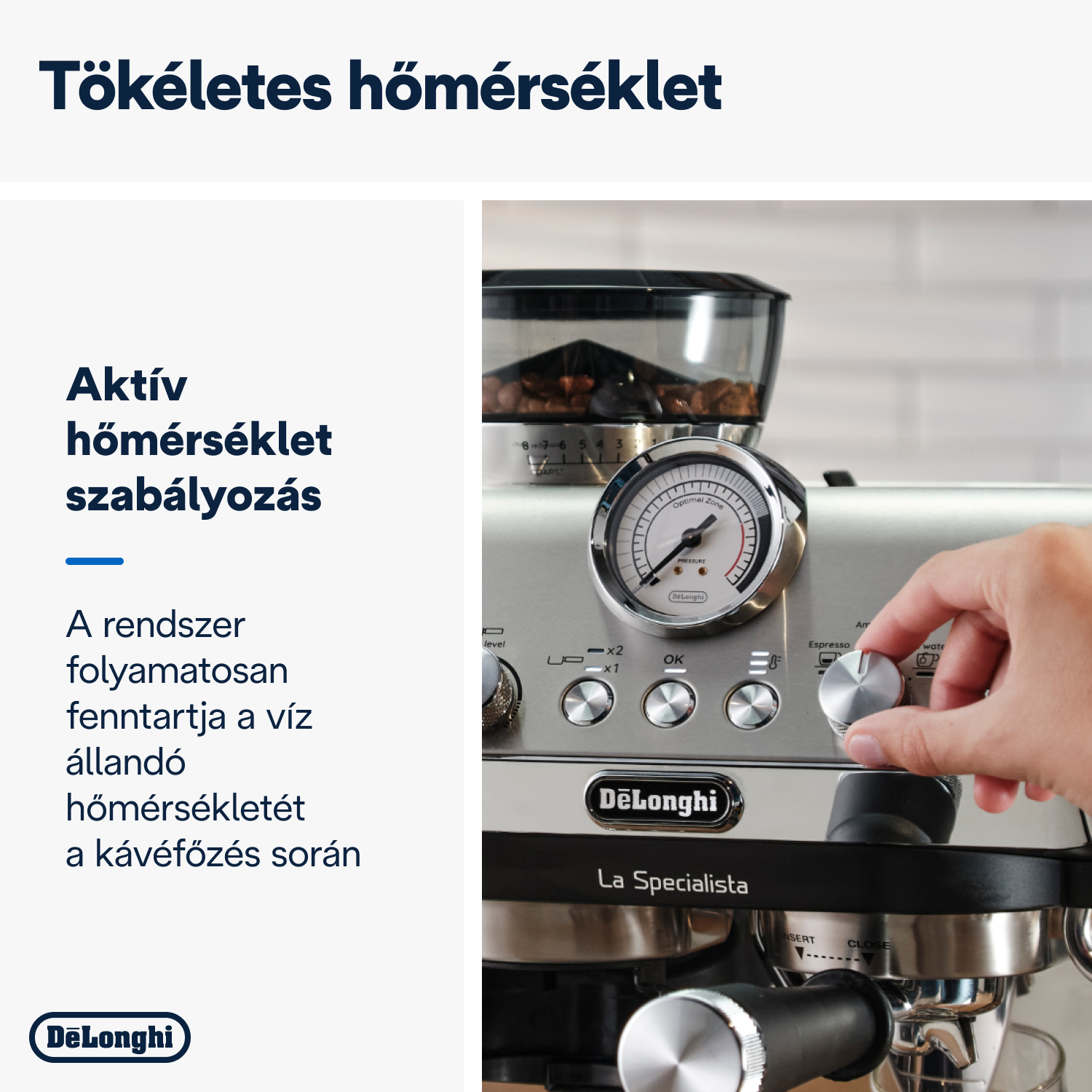 Egy személy beállítja a kávéfőző tárcsáját. A gép ezüstszínű és mérőórával rendelkezik.