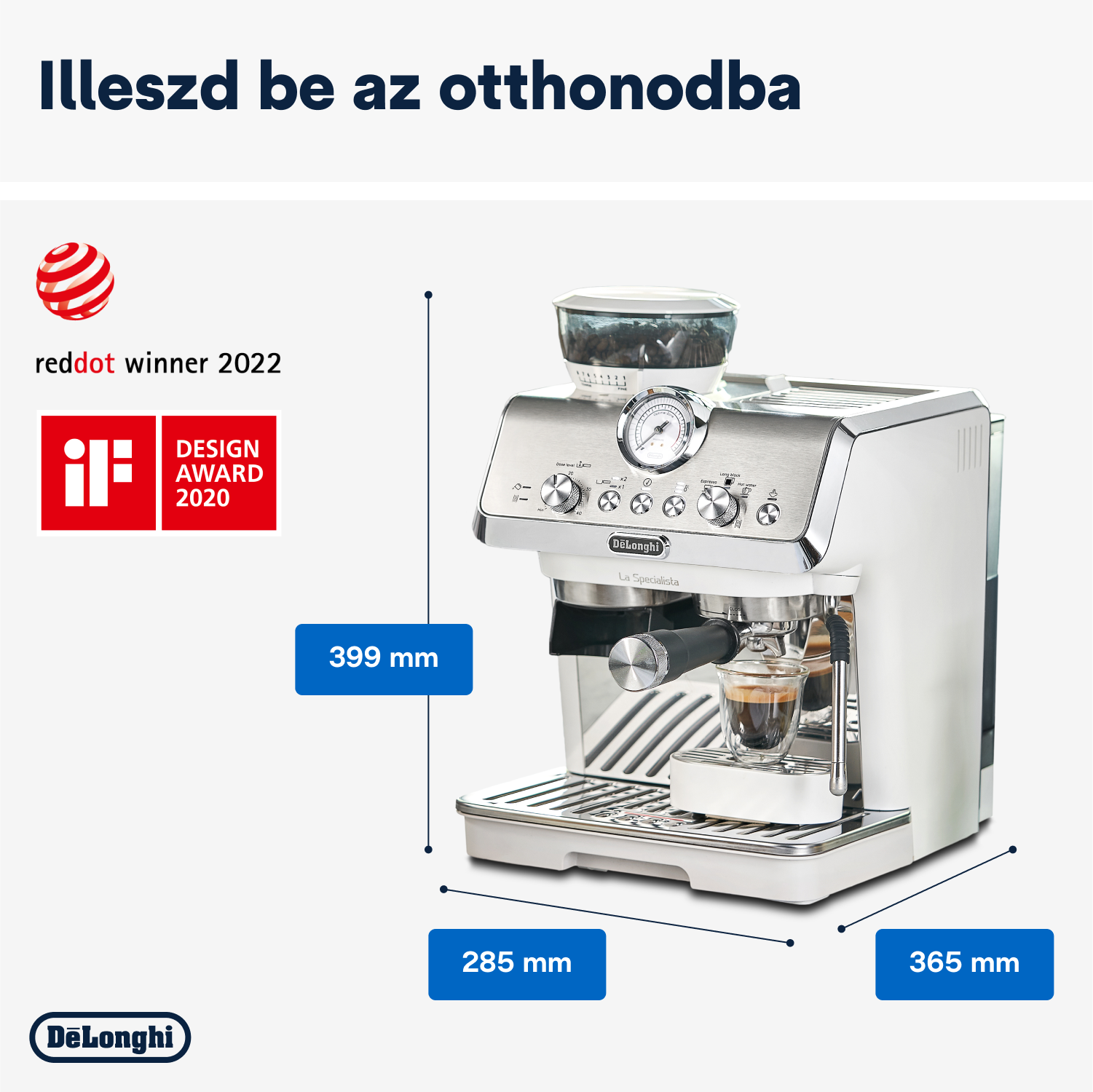 Kávéfőző méretekkel és díjakkal, kávé főzése közben.