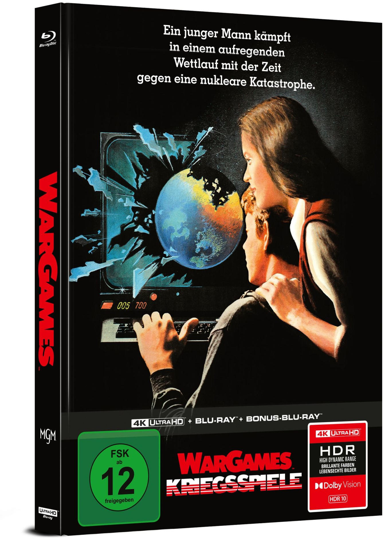 Filmcover: Mann am Computer, Frau hinter ihm, ein Bildschirm mit Welt und Text.