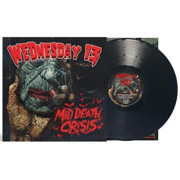 Wednesday 13 Albumcover. Eine Monsterhand hält eine Schallplatte. Dunkler Hintergrund.