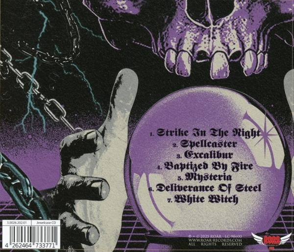 Albumcover. Hand, Totenkopf, Kristallkugel und Text auf lila Hintergrund.