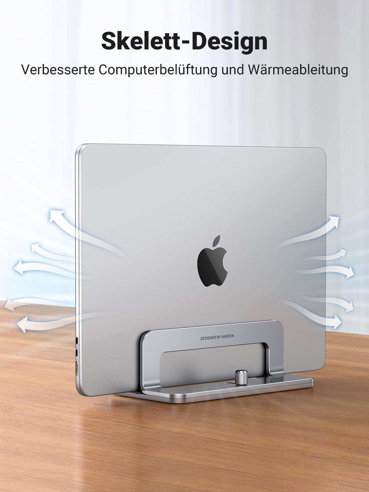 Silberner Laptop auf einem Ständer. Der Ständer hat das UGREEN-Logo. Luft kühlt.