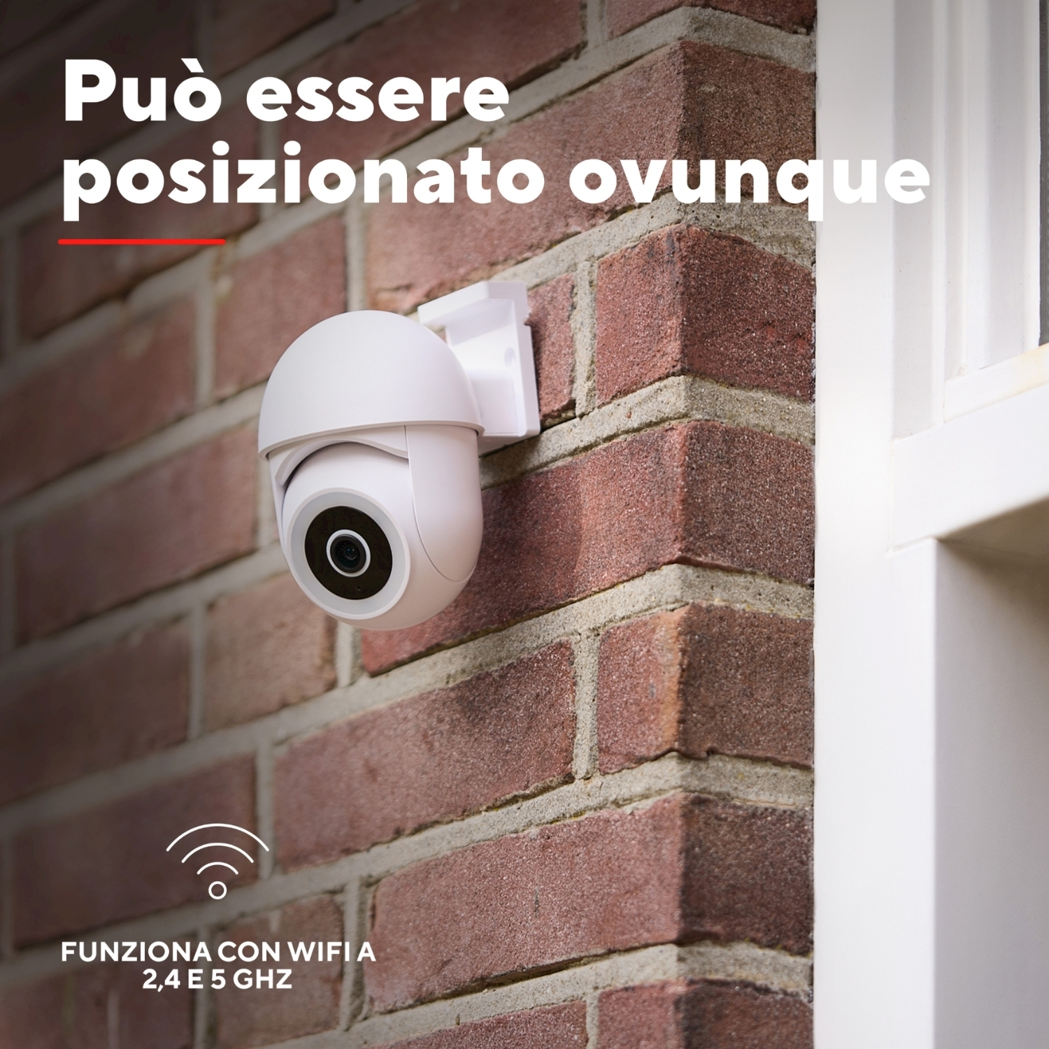 Telecamera di sicurezza bianca su muro di mattoni, con simbolo WiFi e testo.