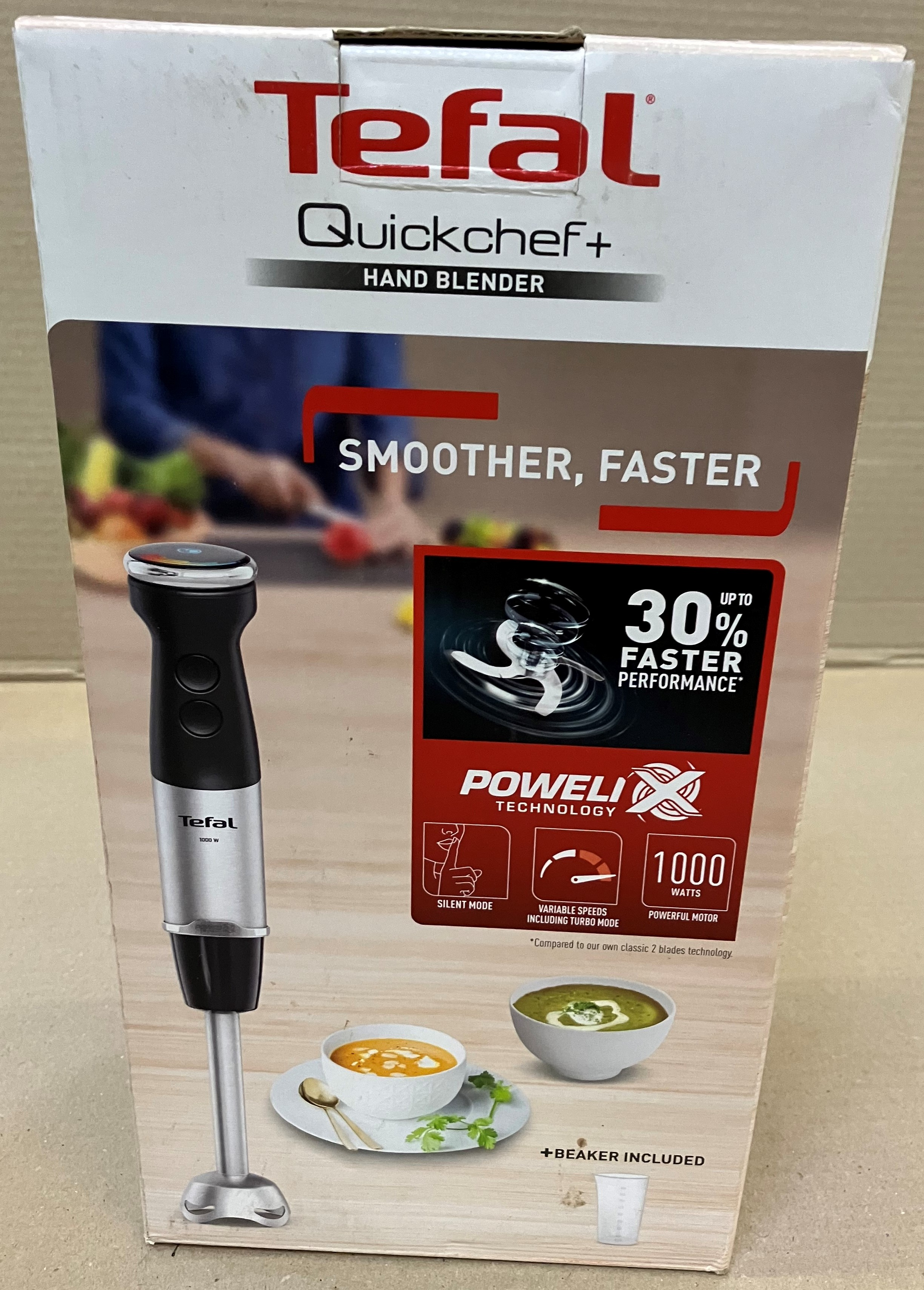 Opakowanie blendera ręcznego Tefal Quickchef+ z blenderem i zupami.