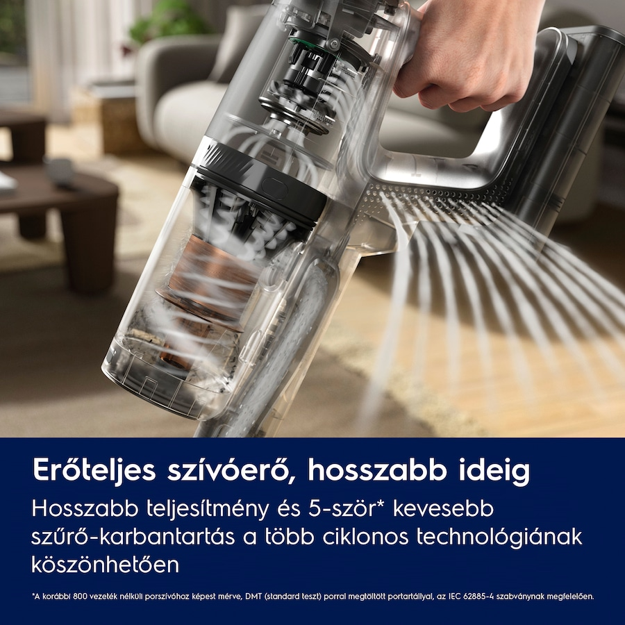 Átlátszó porszívó, belső alkatrészeket mutatva. Egy kéz tartja a porszívót. Kék szöveg alul.
