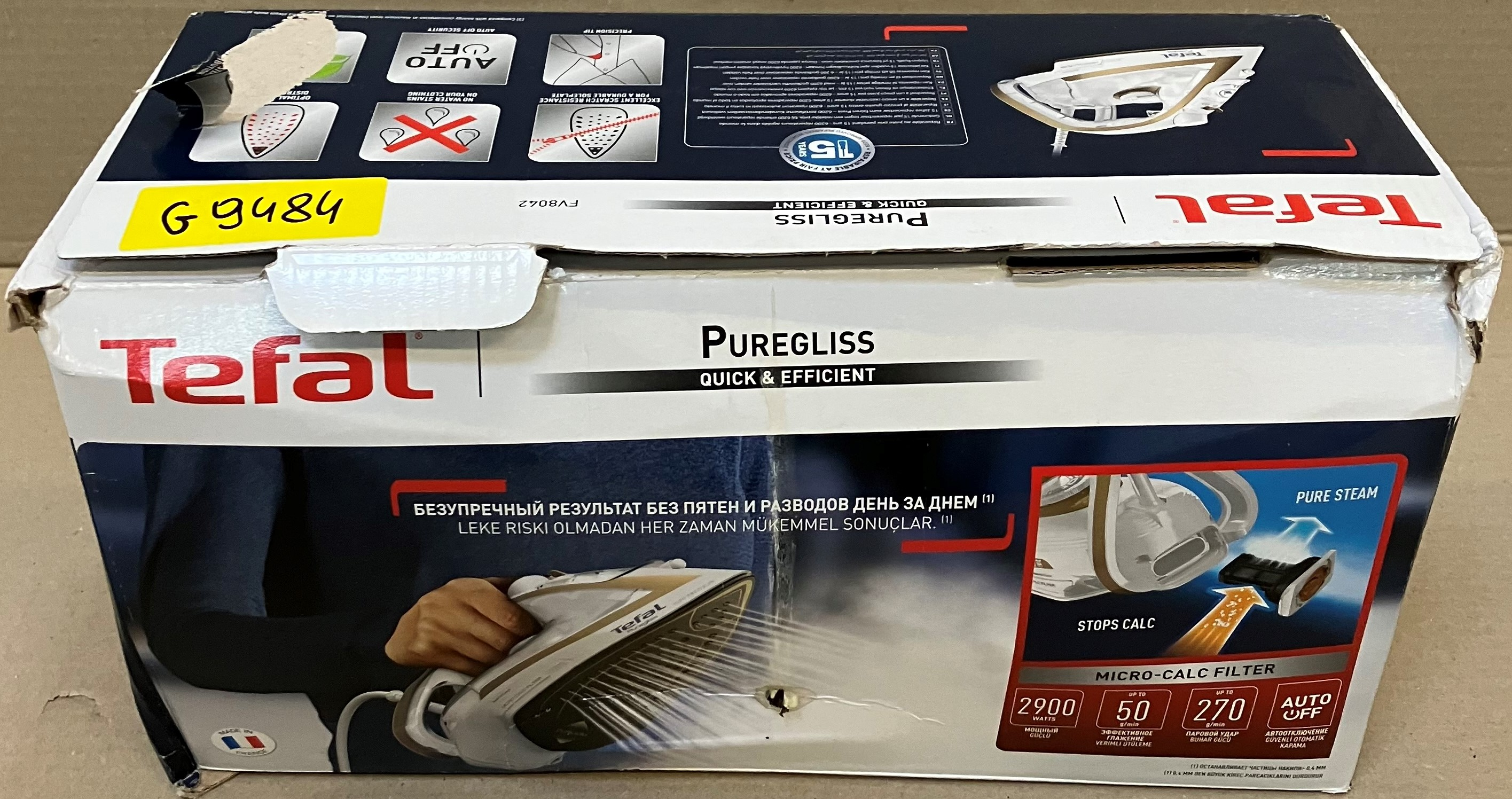 Pudełko Tefal Puregliss z żelazkiem, z tekstem i ilustracjami. Przedstawiono dłoń używającą żelazka.