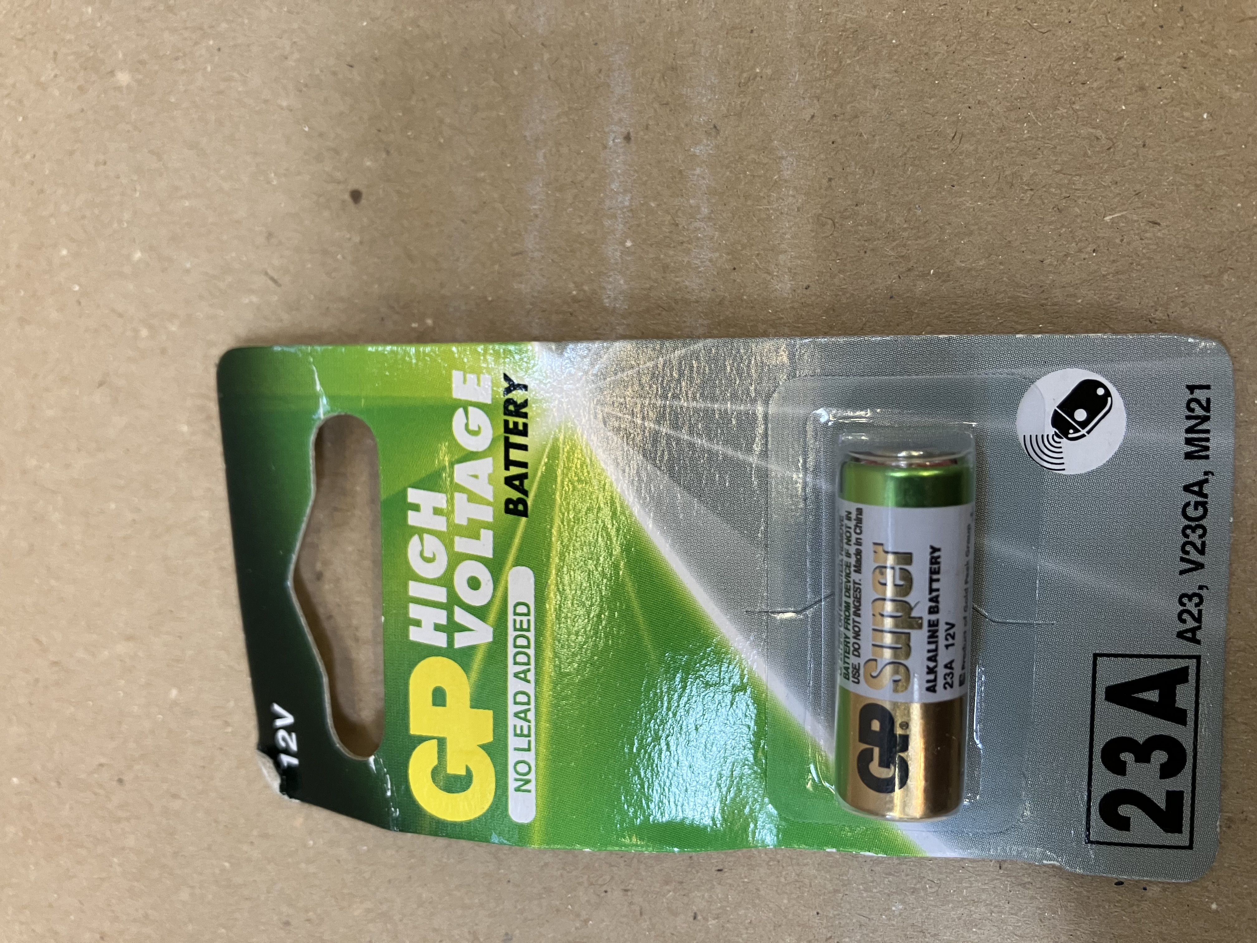 Bateria alkaliczna 12V w opakowaniu typu blister.