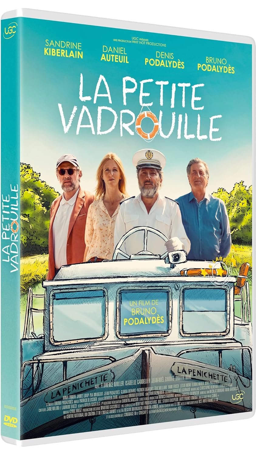 Couverture DVD La Petite Vadrouille : quatre personnes sur un bateau, eau, ciel.