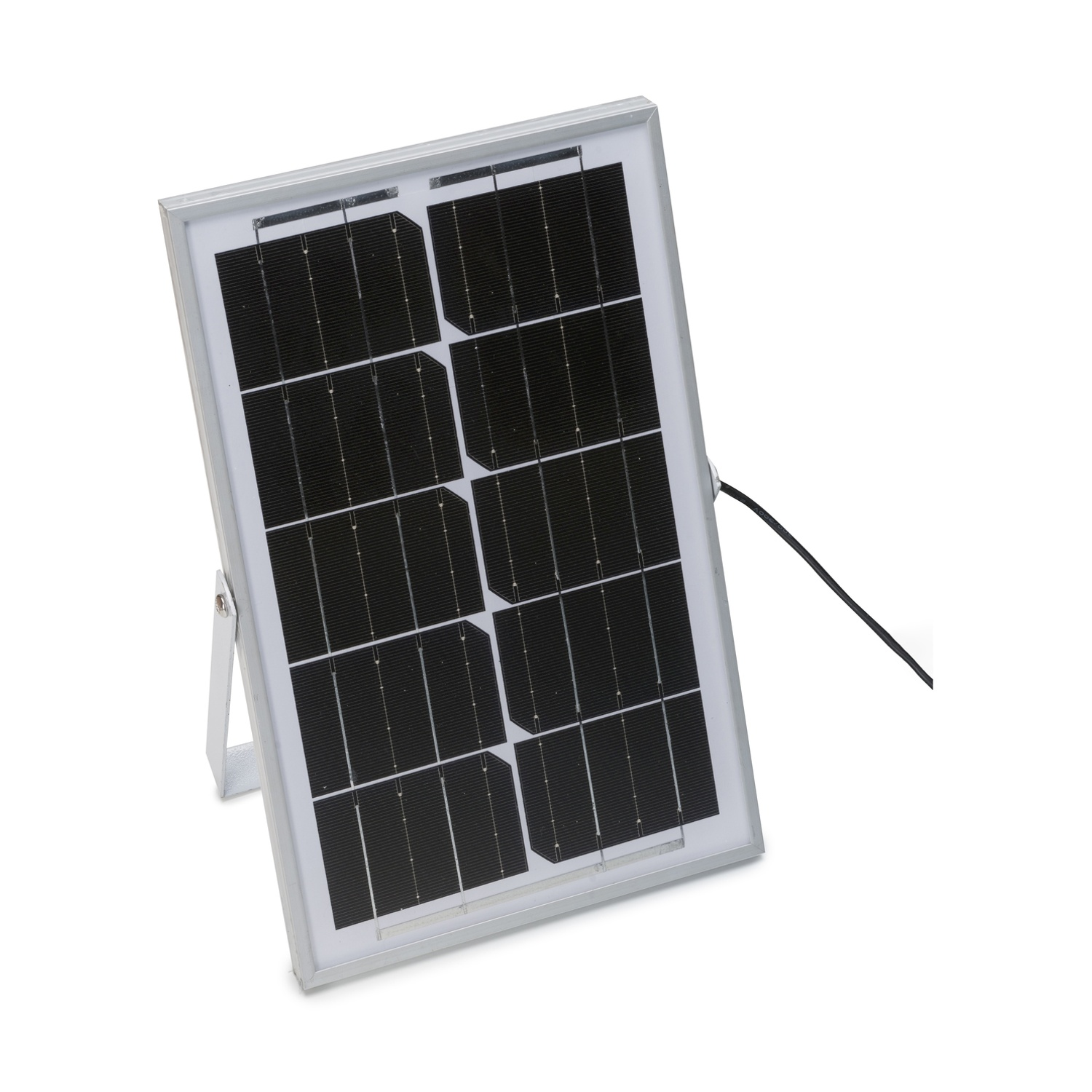 Un pannello solare su un supporto bianco, su sfondo bianco.