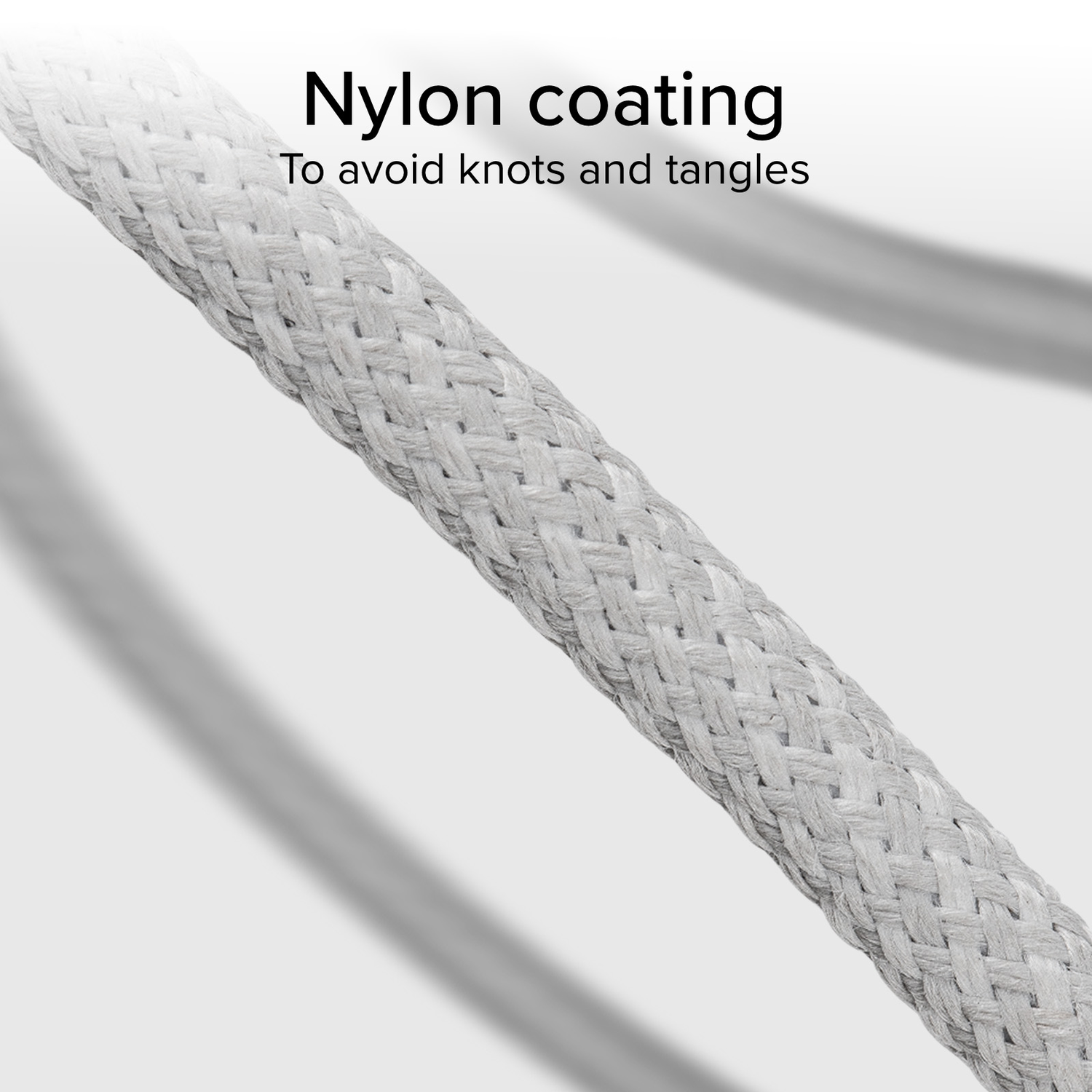 Gros plan sur un câble en nylon blanc. Texte : Revêtement en nylon pour éviter les nœuds et les enchevêtrements.