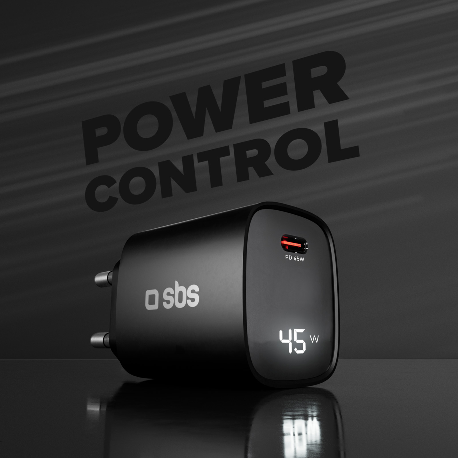 Adaptateur secteur noir avec texte 'POWER CONTROL'. Affiche écran blanc avec sortie 45W.