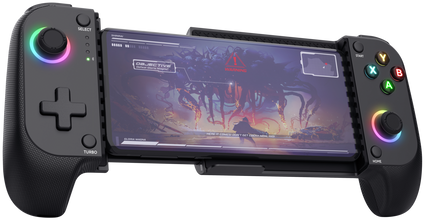 Fekete gamepad telefonnal. A képernyőn a játék felülete látható. RGB-világítás oldalt.