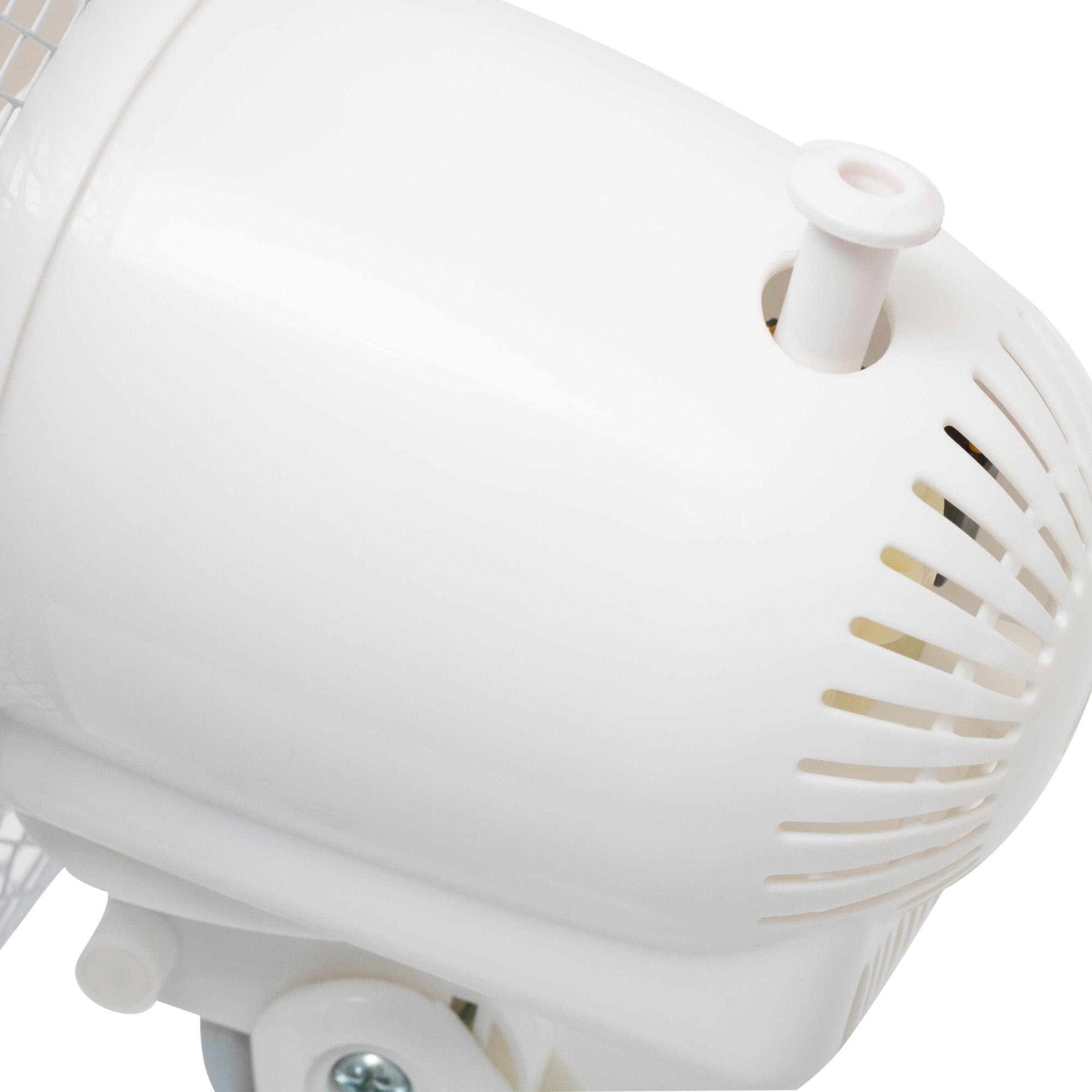Fehér ventilátormotor közelképe. A ventilátor része.