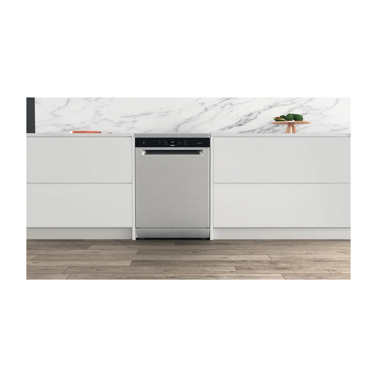 Lavastoviglie in acciaio inox in una cucina moderna con mobili bianchi.