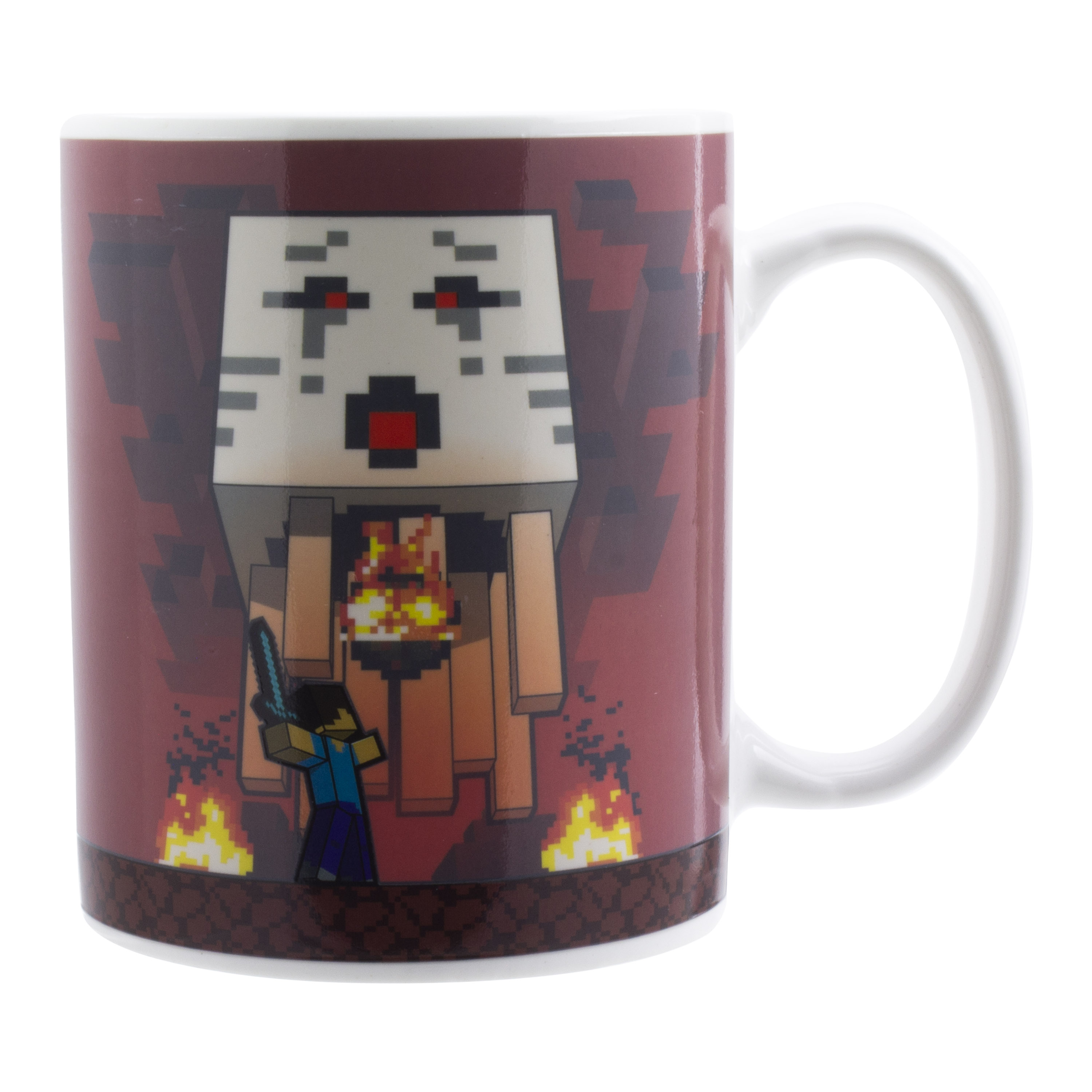 Minecraft-Tasse mit pixelartigem Monster und Charakter. Roter Hintergrund und Flammen.