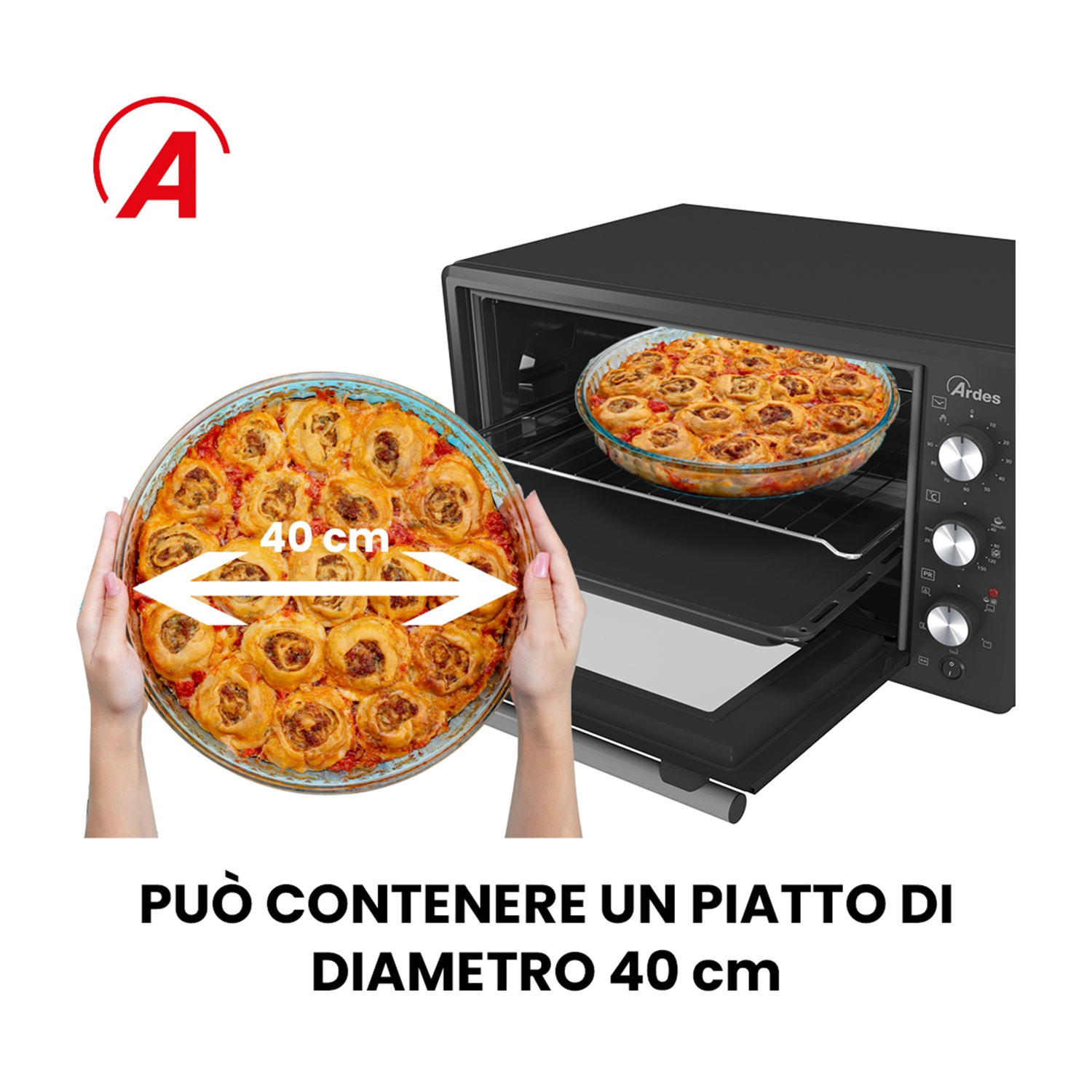 Mani che tengono una torta in un piatto di vetro, accanto a un forno nero, con testo.