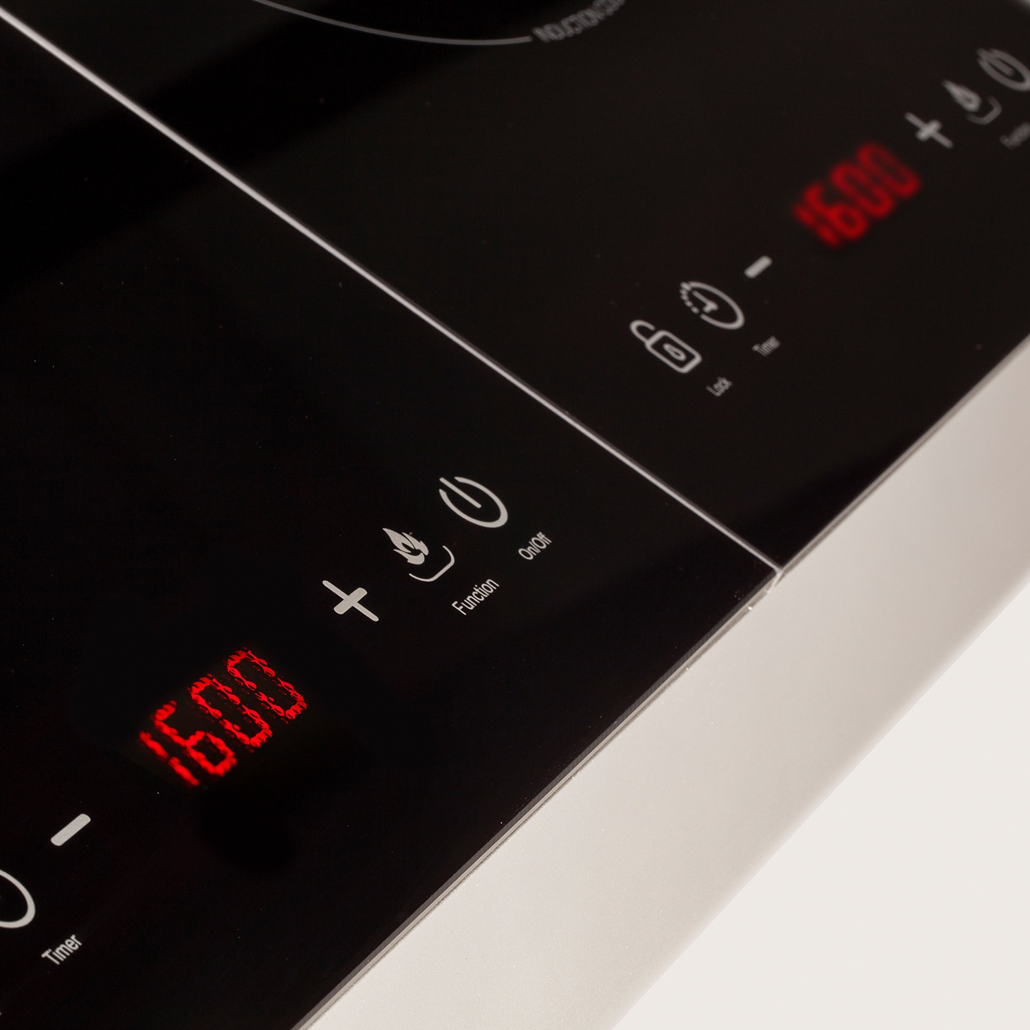 Piano cottura a induzione nero, con display digitale 1600.