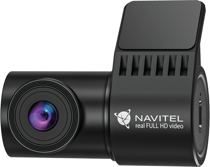 Fekete fedélzeti kamera. Lencséje, képernyője és szellőzőnyílásai vannak. Navitel és FULL HD videó.