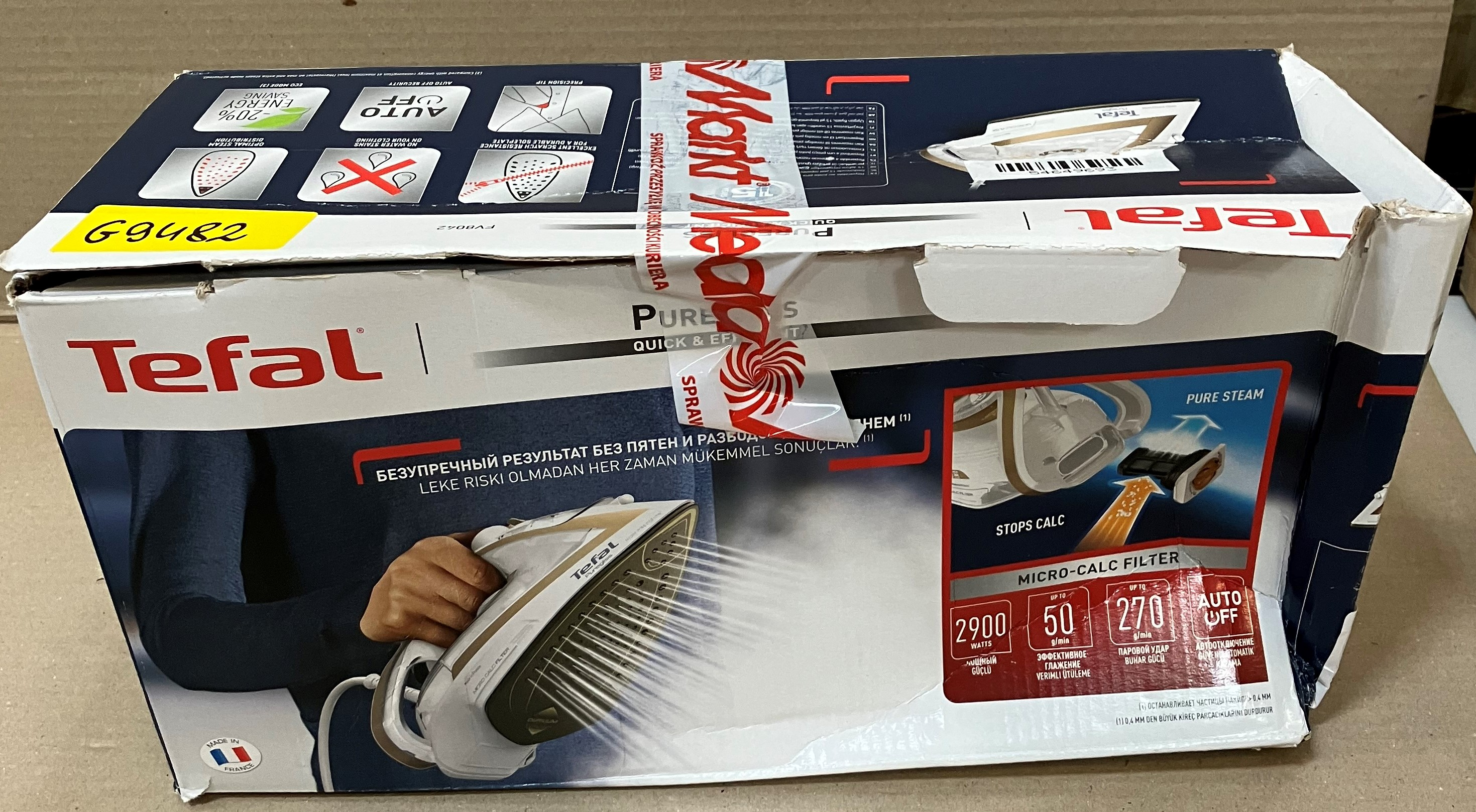 Pudełko żelazka Tefal. Pokazuje obraz żelazka, funkcje i markę. Kolory biały, niebieski i czerwony.