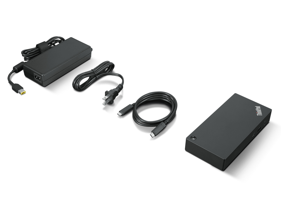 Ein Set schwarzer ThinkPad-Zubehörteile: Netzteil, Netzkabel, USB-C-Kabel und eine Dockingstation.