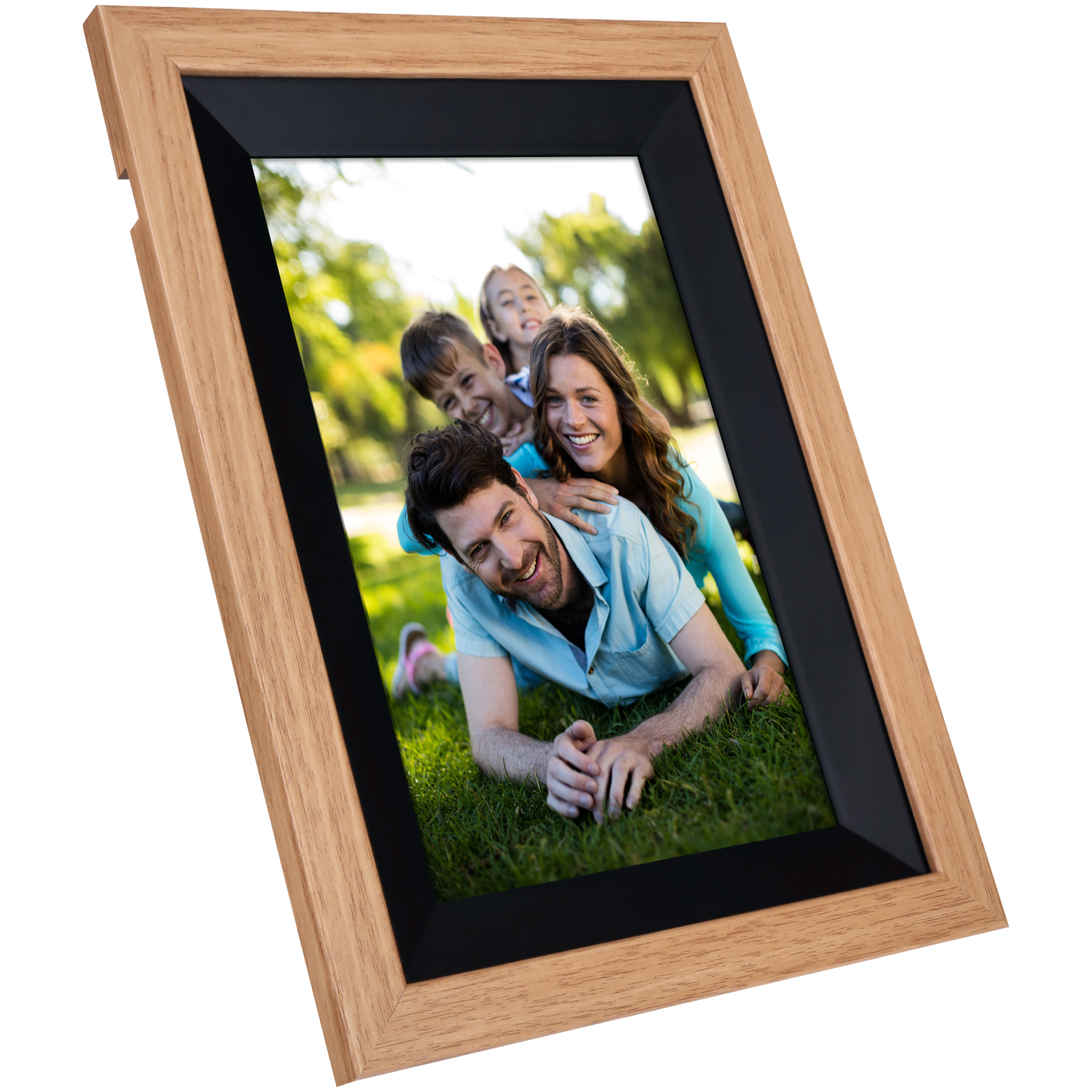 Fotolijst met een gezin liggend op het gras, lachend, met een zwarte rand.