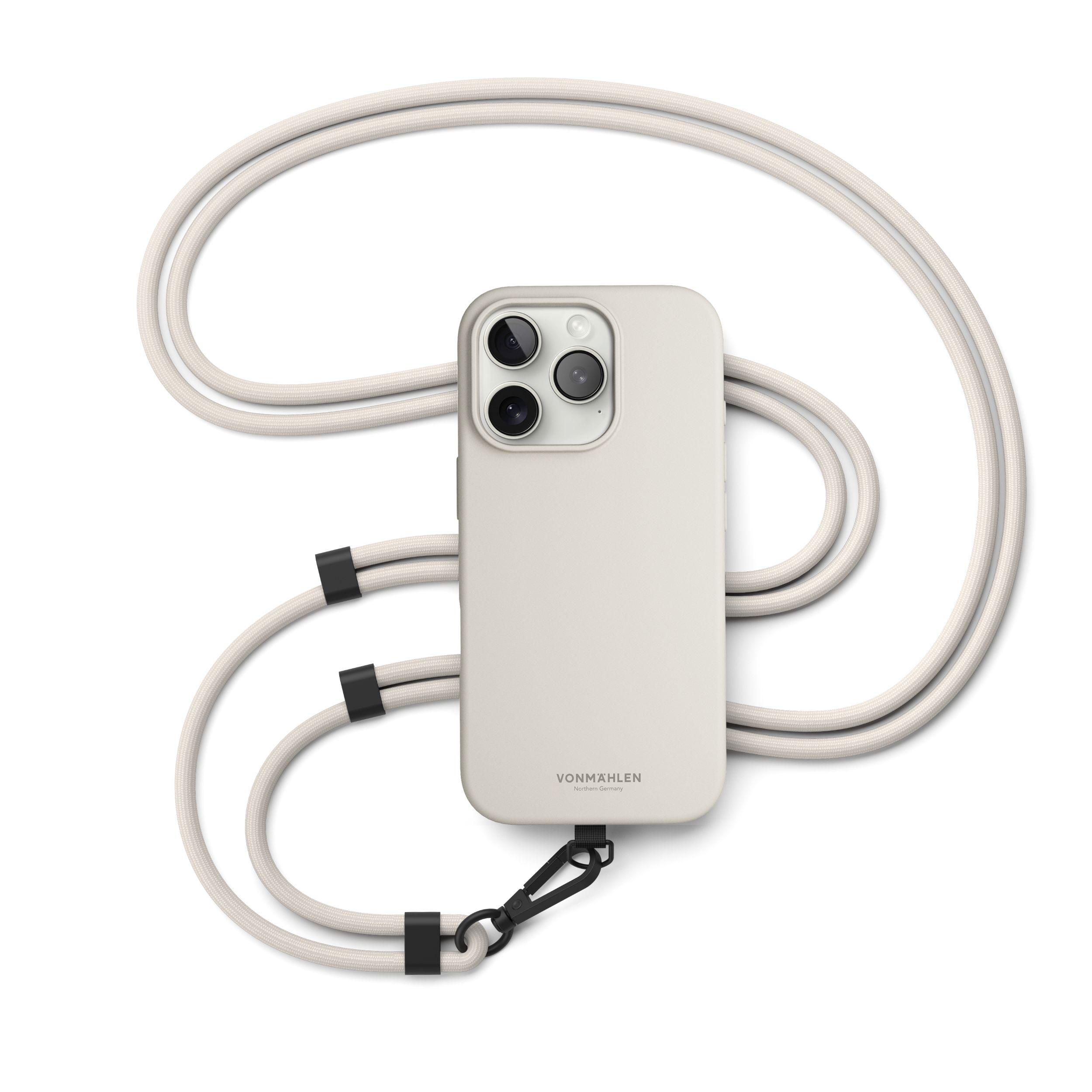 Telefon mit cremefarbenem Gehäuse und Lanyard, drei Kameras sichtbar, weißer Hintergrund.