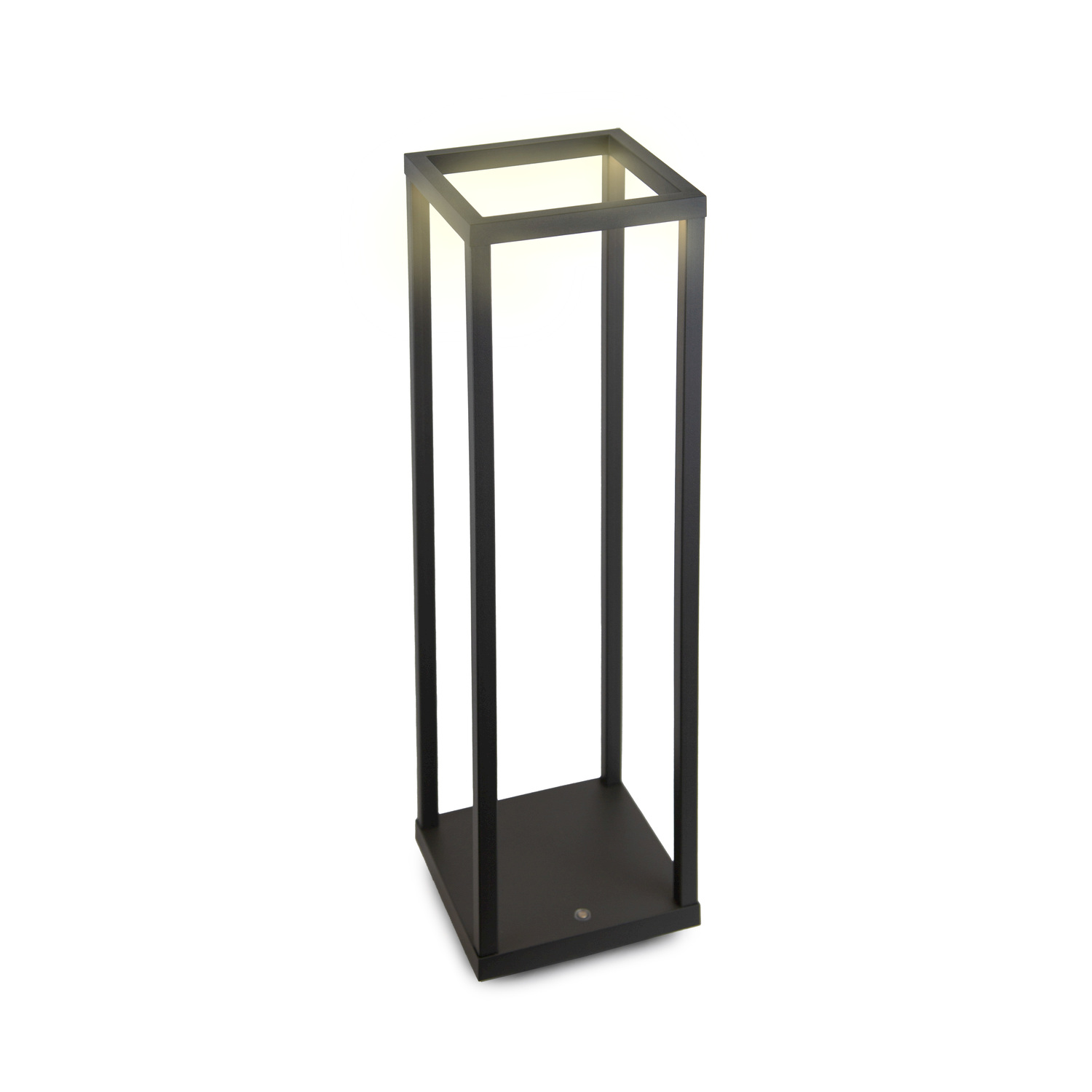 Lampada a cubo nero illuminata su sfondo bianco. La lampada ha una base quadrata.